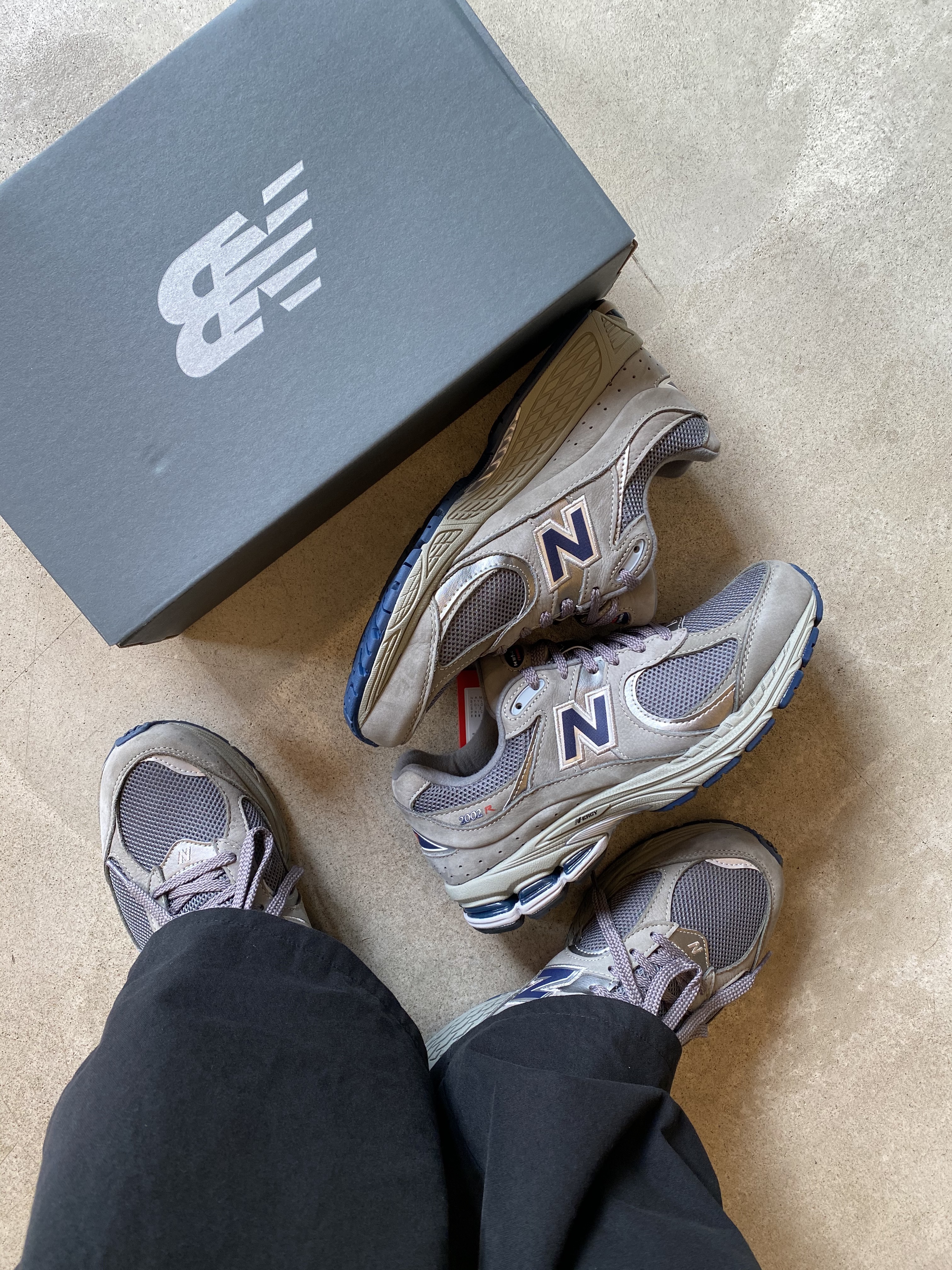 New Balance 2002R Gray 착용 스타일 - 2