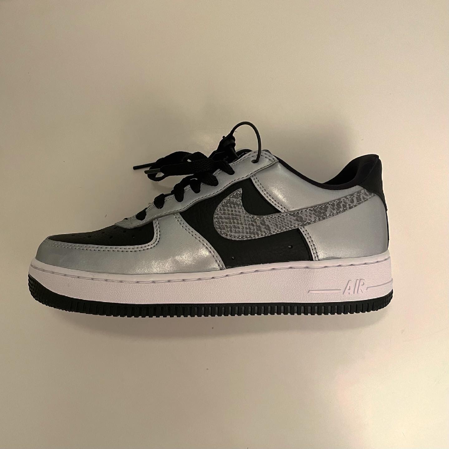 Nike Air Force 1 B Silver Snake 착용 스타일 - 4