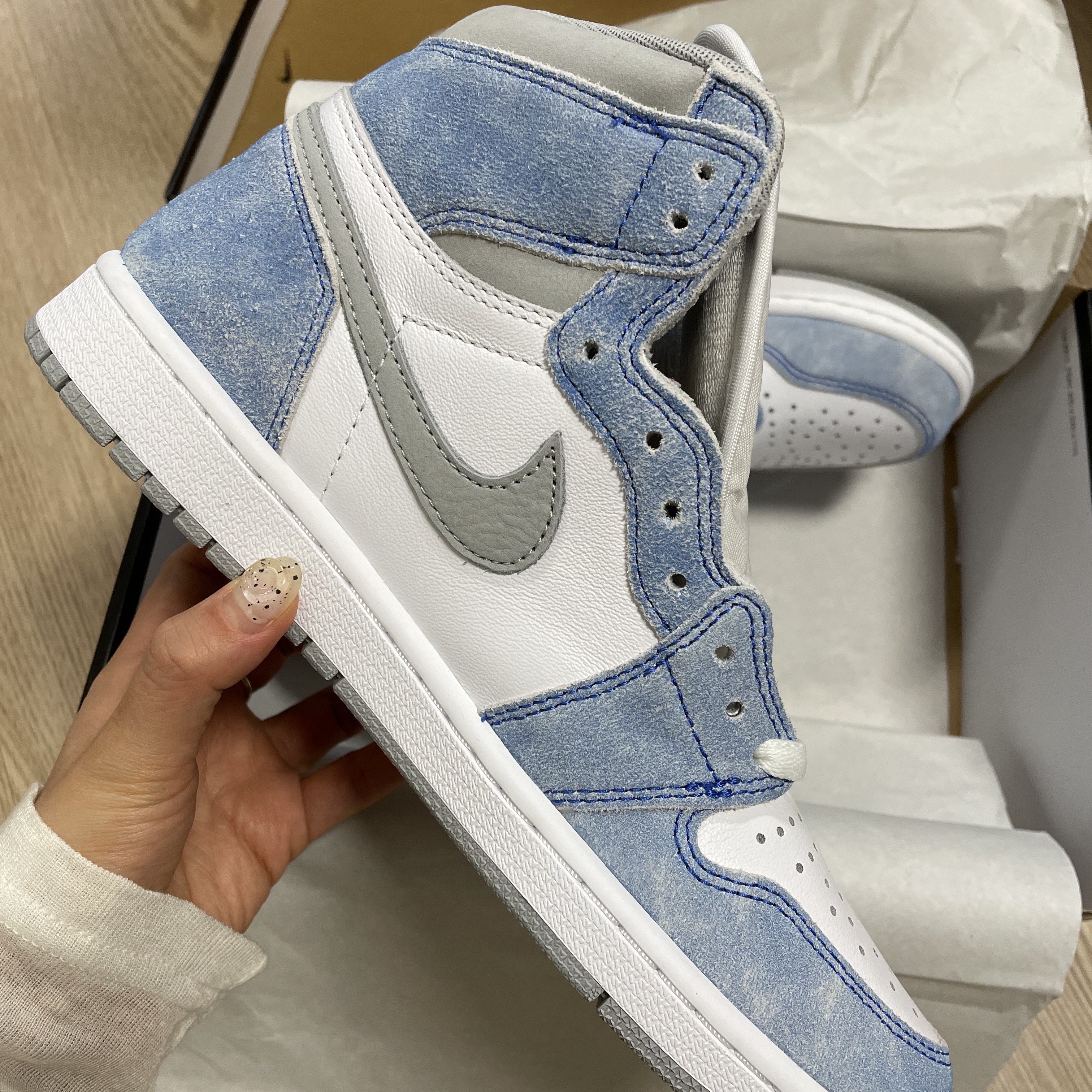 Jordan 1 Retro High OG Hyper Royal 착용 스타일 - 2