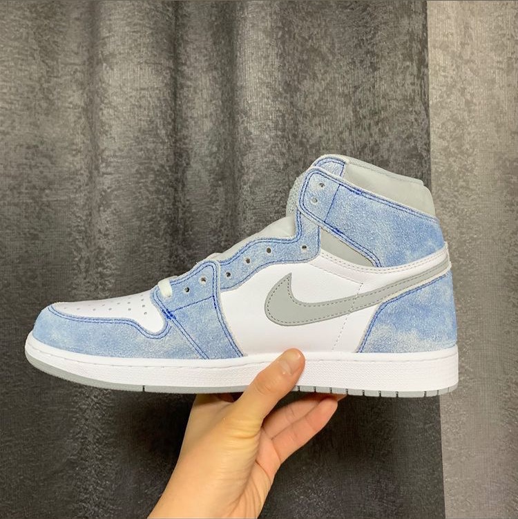 Jordan 1 Retro High OG Hyper Royal 착용 스타일