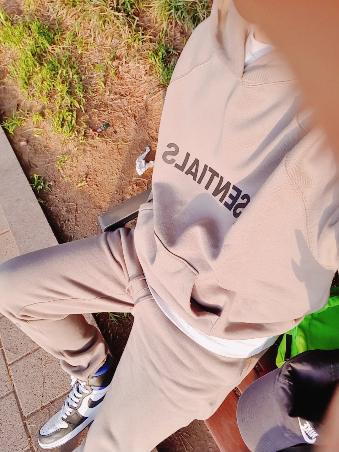Essentials 3D Silicon Applique Pullover Hoodie Cement - 20FW, Essentials Sweatpants Cement - 20FW 착용 스타일