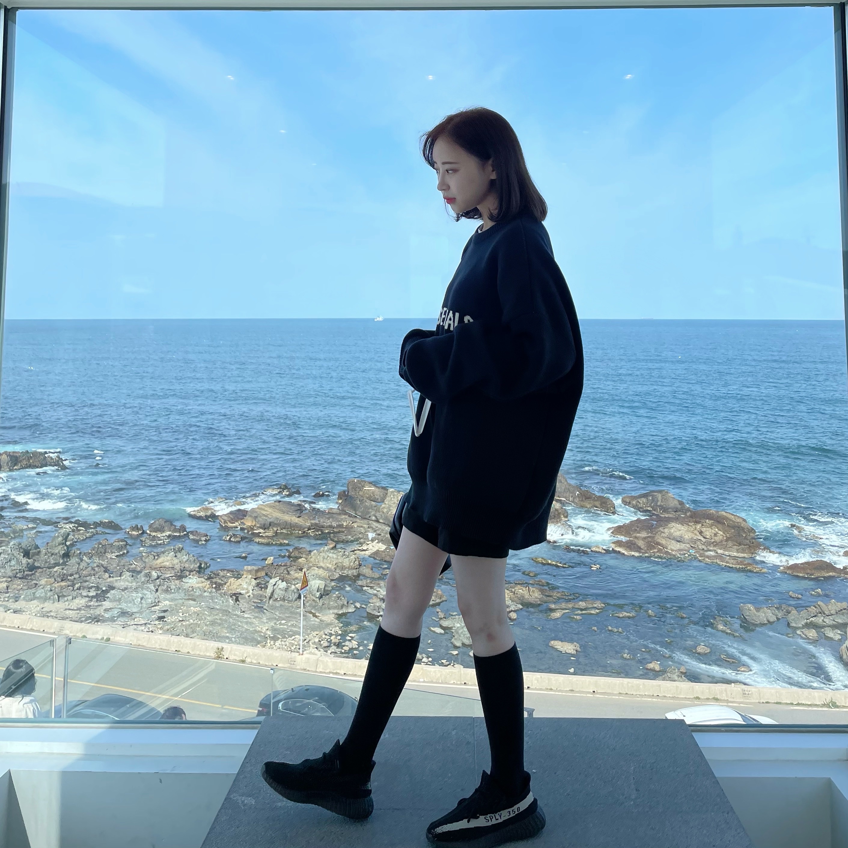 Essentials Knit Sweater Black 2020, Adidas Yeezy Boost 350 V2 Core Black White 2016 착용 스타일 - 2