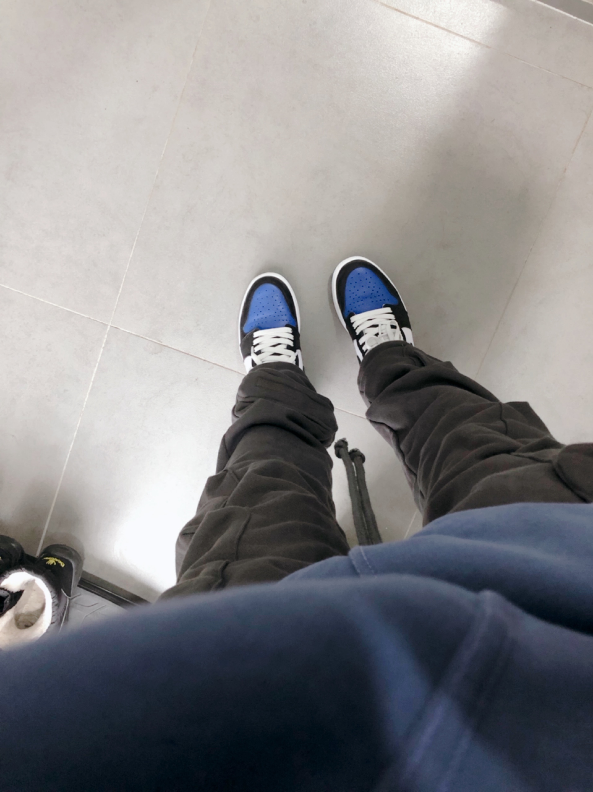 Jordan 1 Retro High OG Royal Toe 착용 스타일 - 3