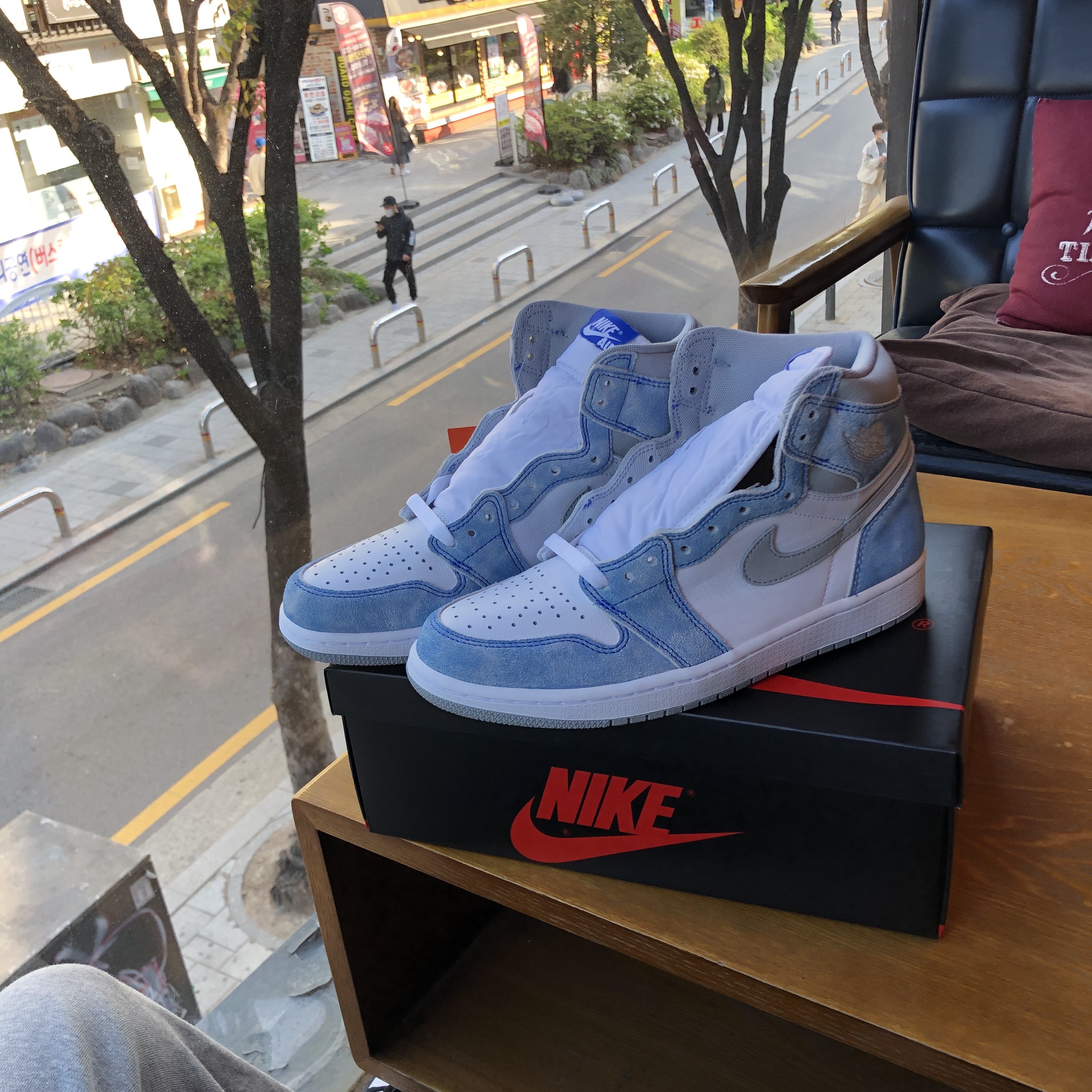 Jordan 1 Retro High OG Hyper Royal, (GS) Jordan 1 Retro High OG Hyper Royal 착용 스타일 - 2