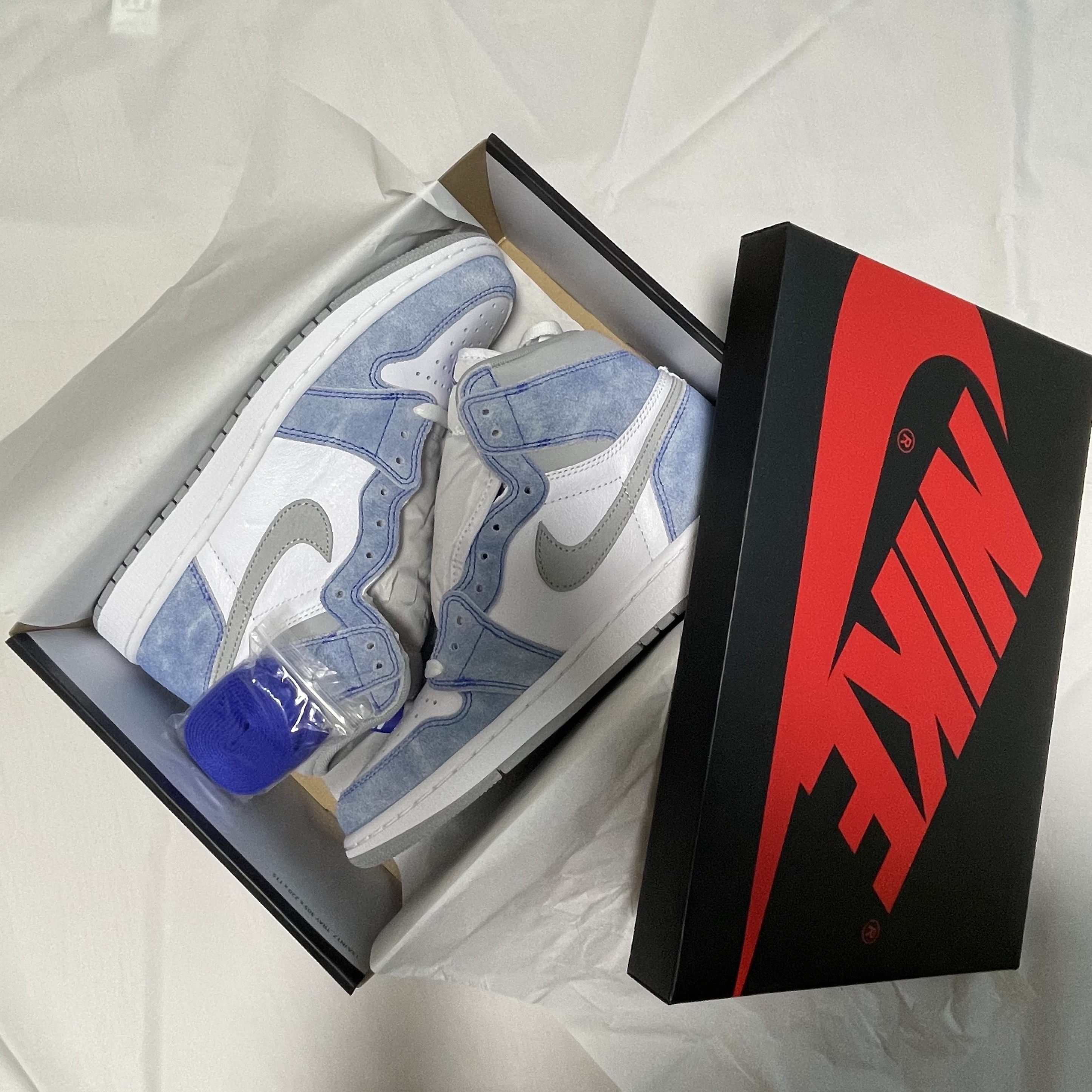 Jordan 1 Retro High OG Hyper Royal 착용 스타일 - 1