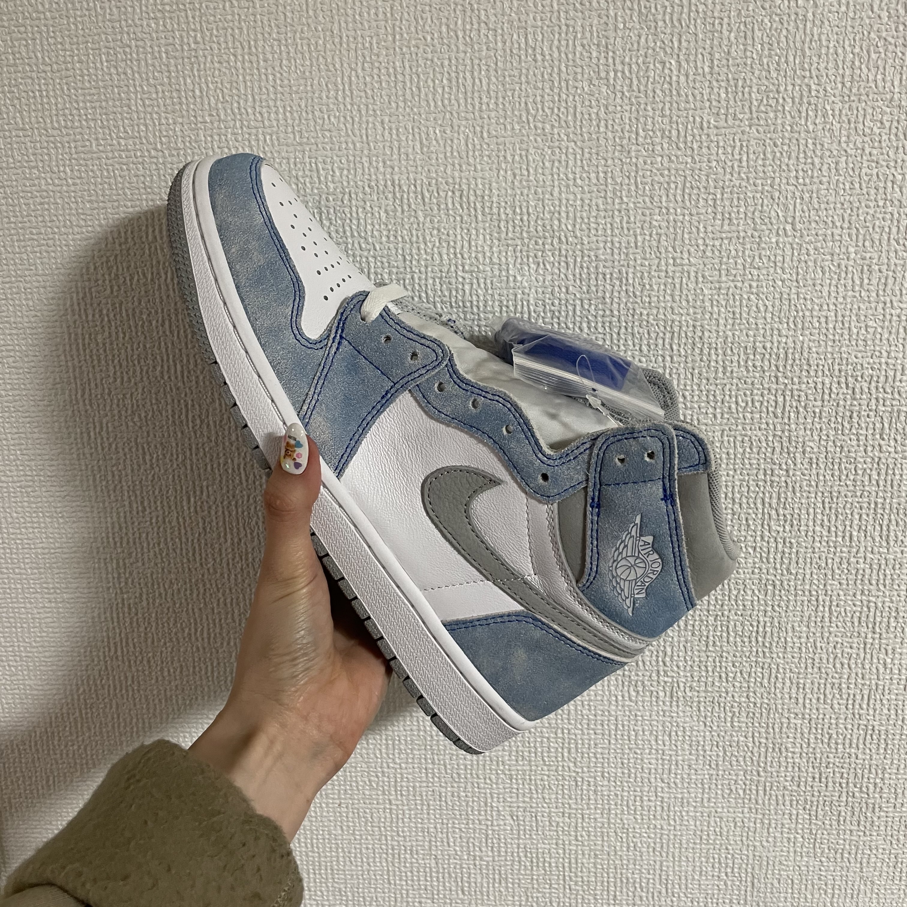 Jordan 1 Retro High OG Hyper Royal 착용 스타일 - 1