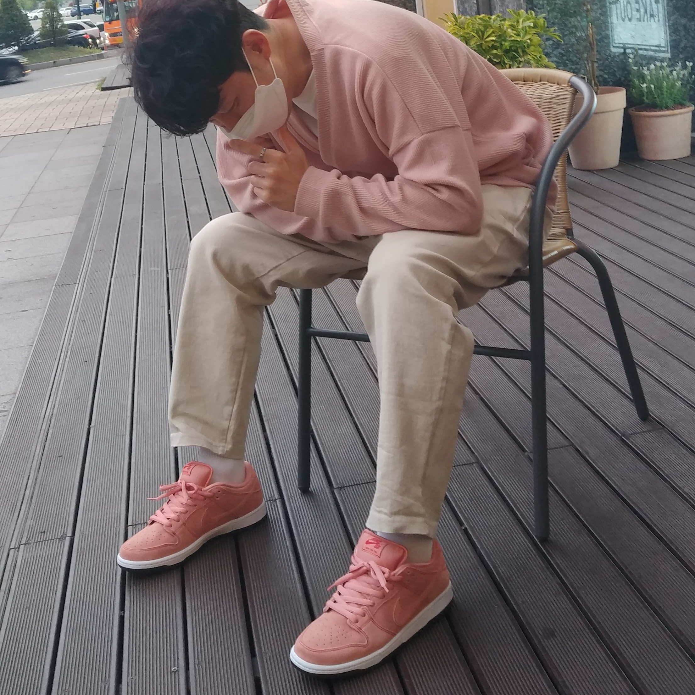 Nike SB Dunk Low Pro Pink Pig 착용 스타일