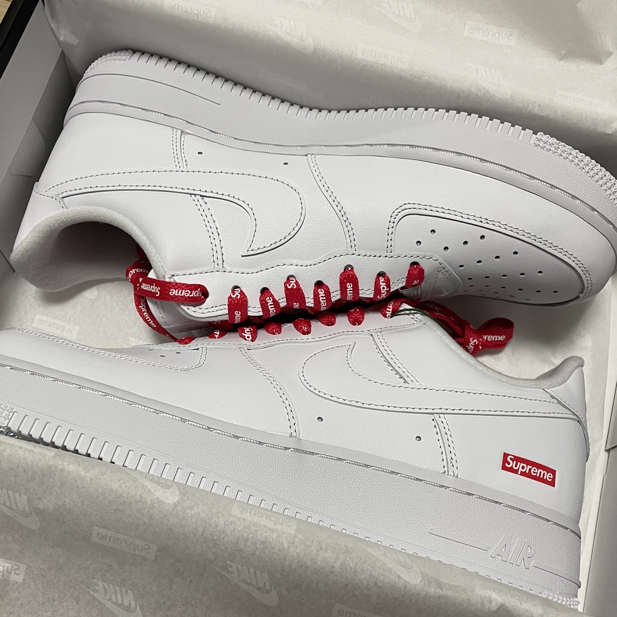Nike x Supreme Air Force 1 Low White 착용 스타일 - 1