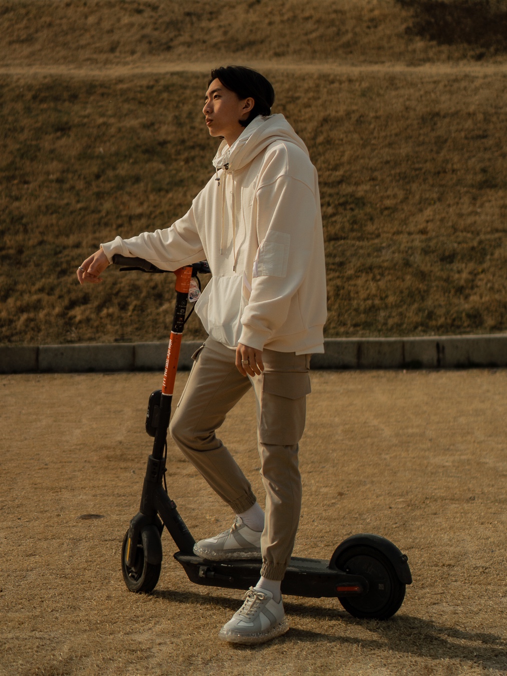 Maison Margiela Replica Caviar Sneakers White 착용 스타일 - 1