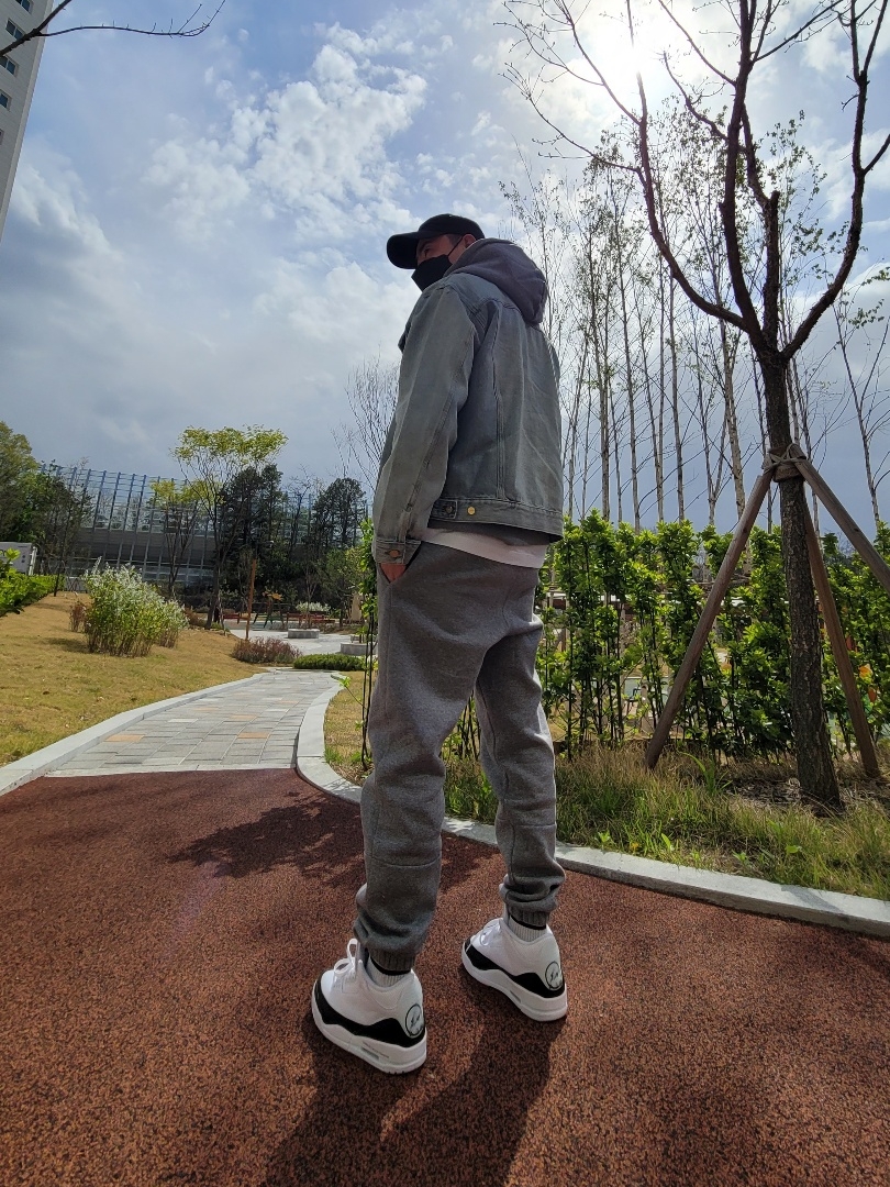 Essentials Denim Trucker Jacket Light Indigo - 20FW, Jordan 3 x Fragment Retro SP White Black 착용 스타일 - 1