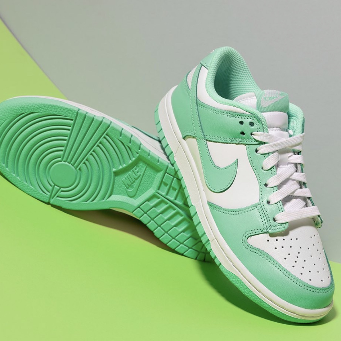 (W) Nike Dunk Low Green Glow 착용 스타일 - 1