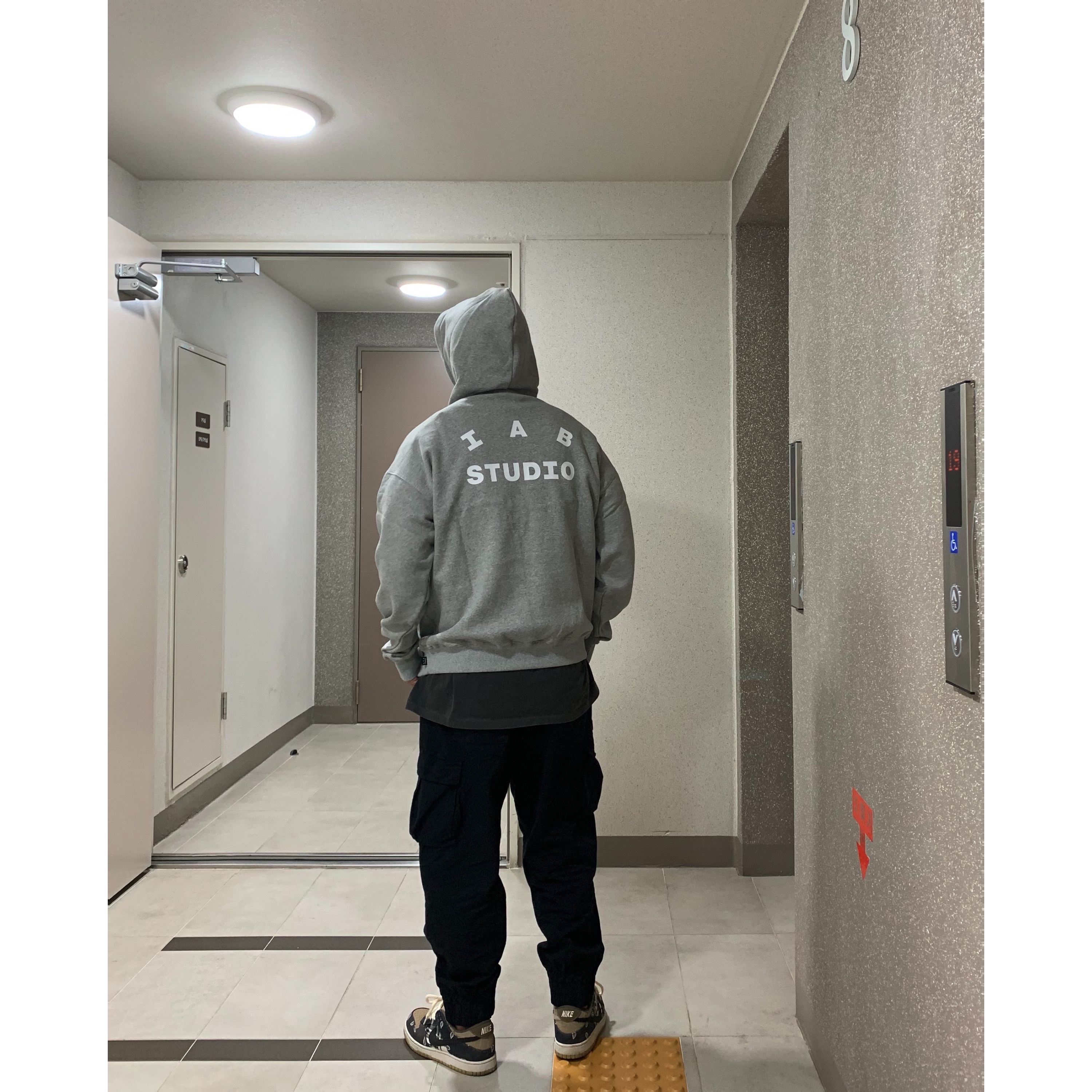 IAB Studio Hoodie Gray - 21SS, Nike x Travis Scott SB Dunk Low 착용 스타일