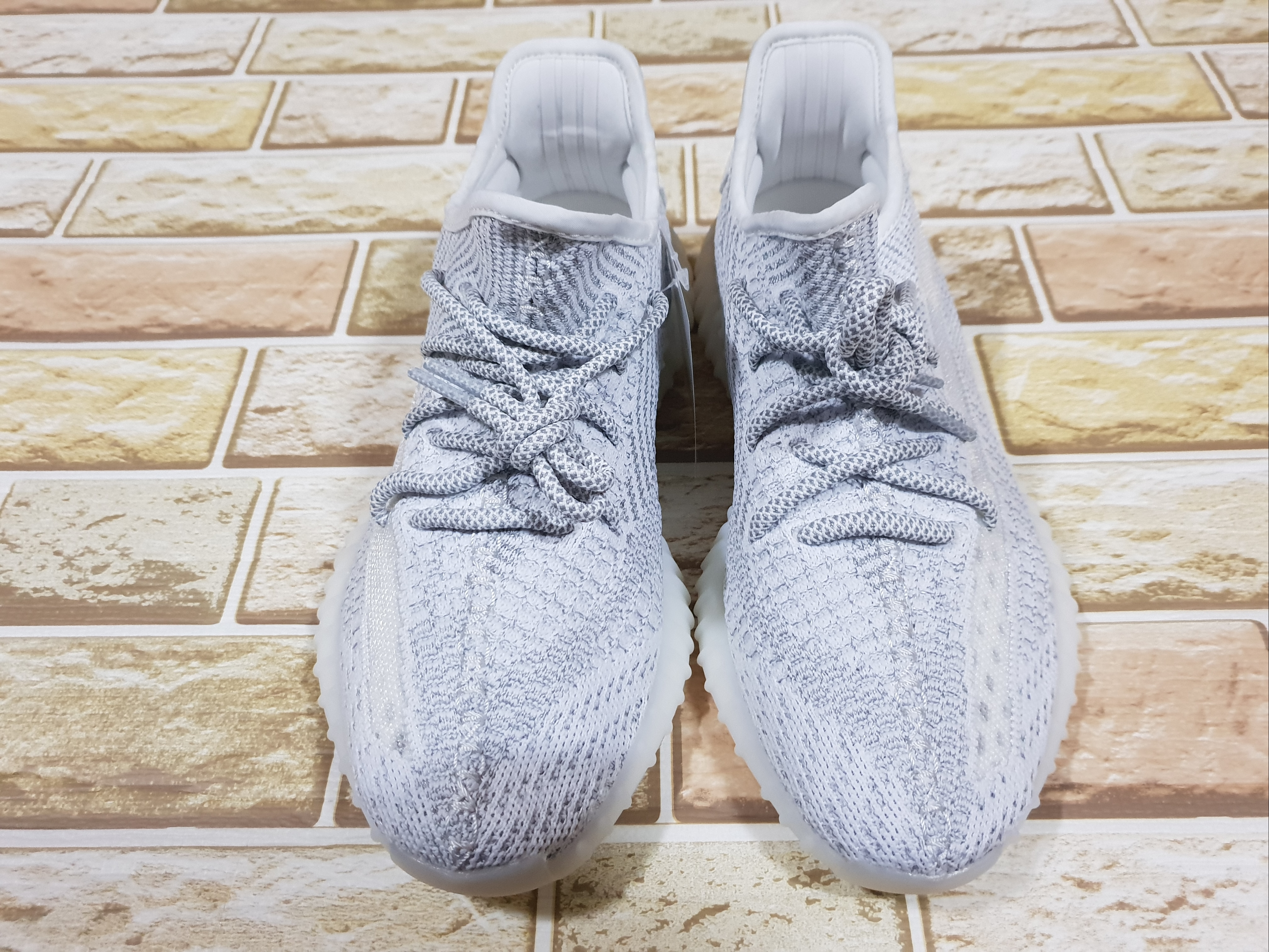 Adidas Yeezy Boost 350 V2 Static - Reflective 착용 스타일 - 1