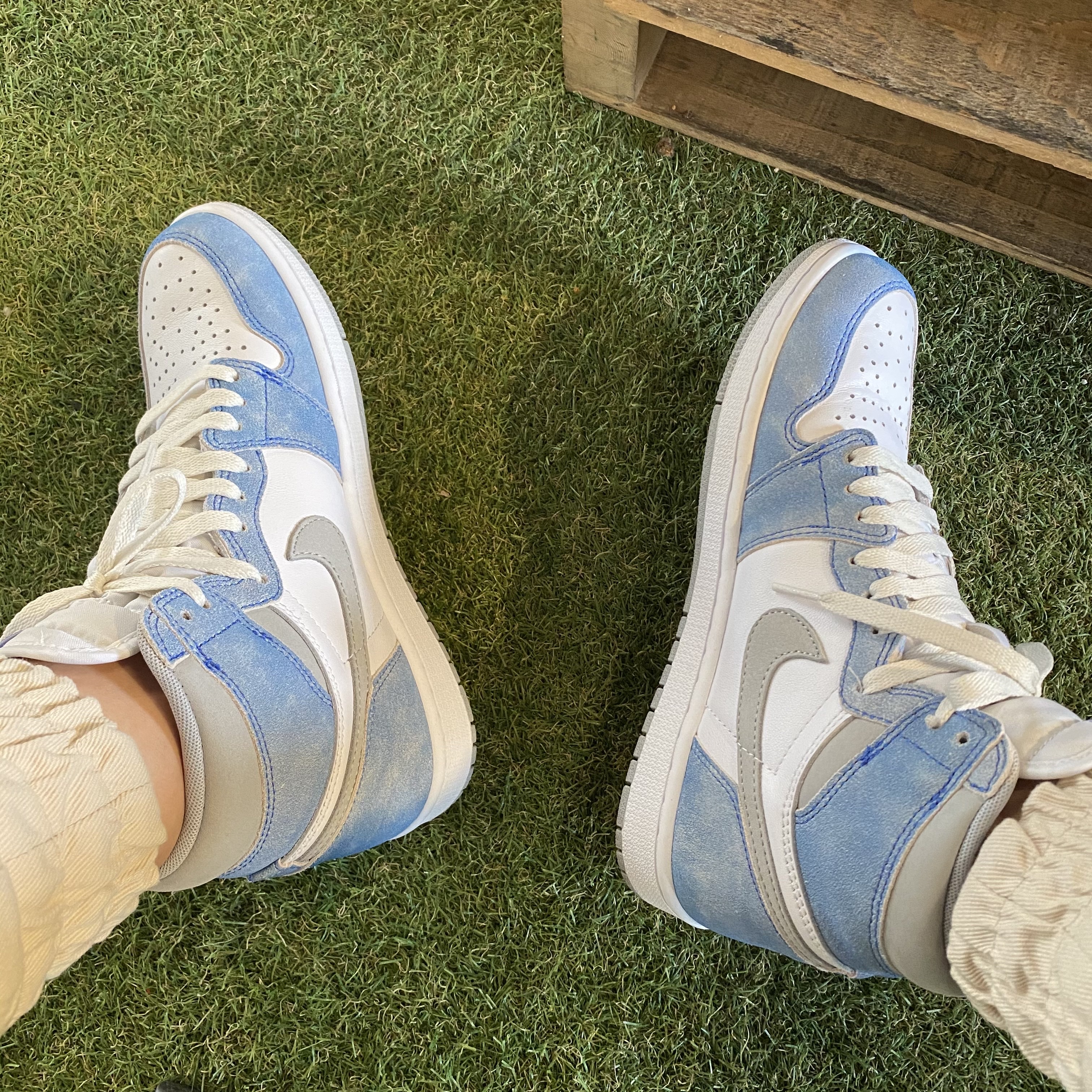 Jordan 1 Retro High OG Hyper Royal 착용 스타일