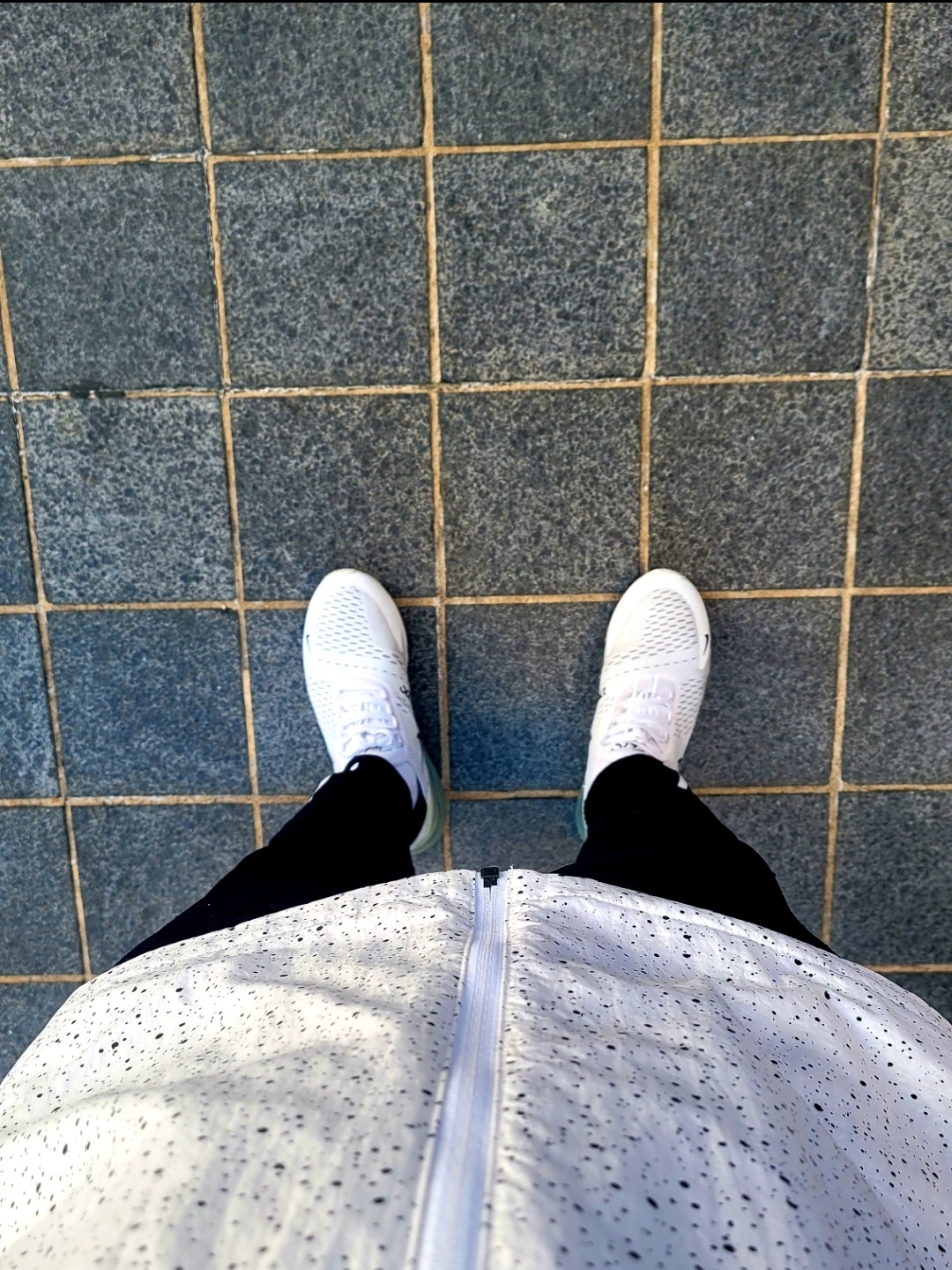 Nike Air Max 270 White Black, Nike Air Max 270 White Pack Volt ์ฐฉ์ฉ ์คํ์ผ - 1