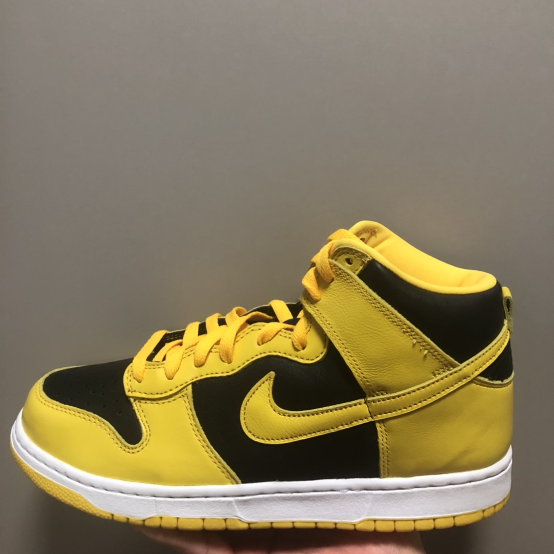 Nike Dunk High SP Varsity Maize 착용 스타일
