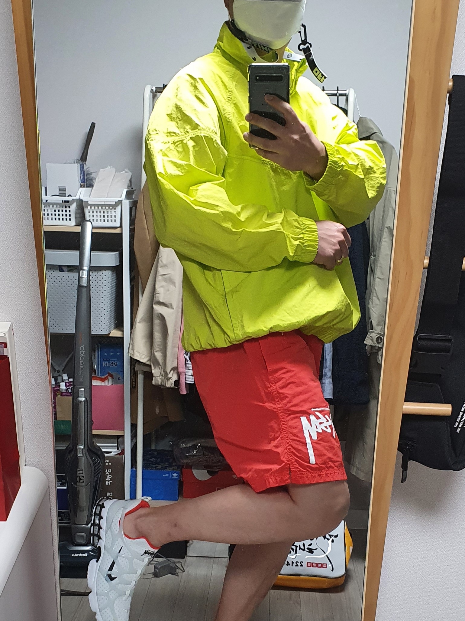 Nike x Stussy Windrunner Jacket Bright Cactus, Off-White x Amore Pacific Protection Box (Without Cosmetics) 착용 스타일