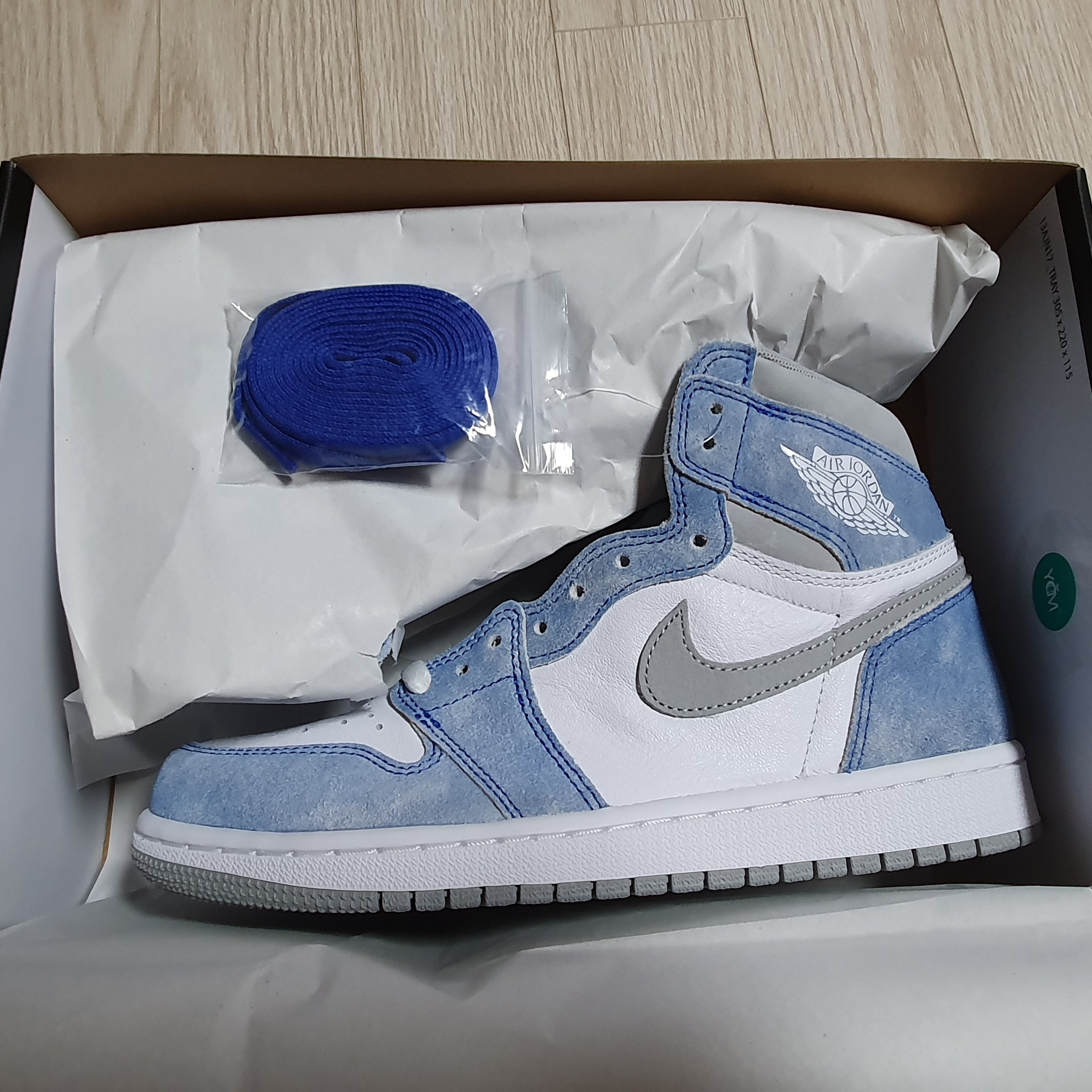 Jordan 1 Retro High OG Hyper Royal 착용 스타일 - 2