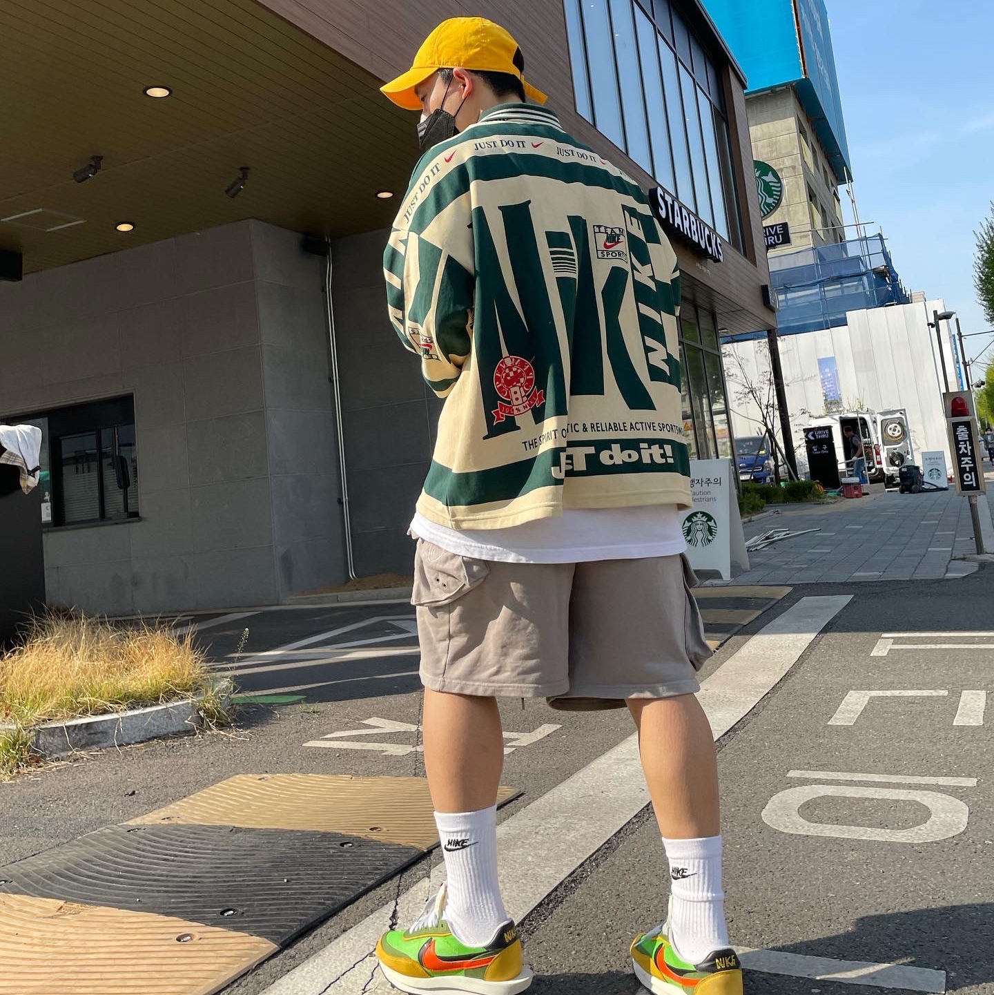 Nike x Cactus Plant Flea Market Long Sleeve Polo Natural - Asia, Nike x Sacai LDWaffle Green Multi 착용 스타일 - 1