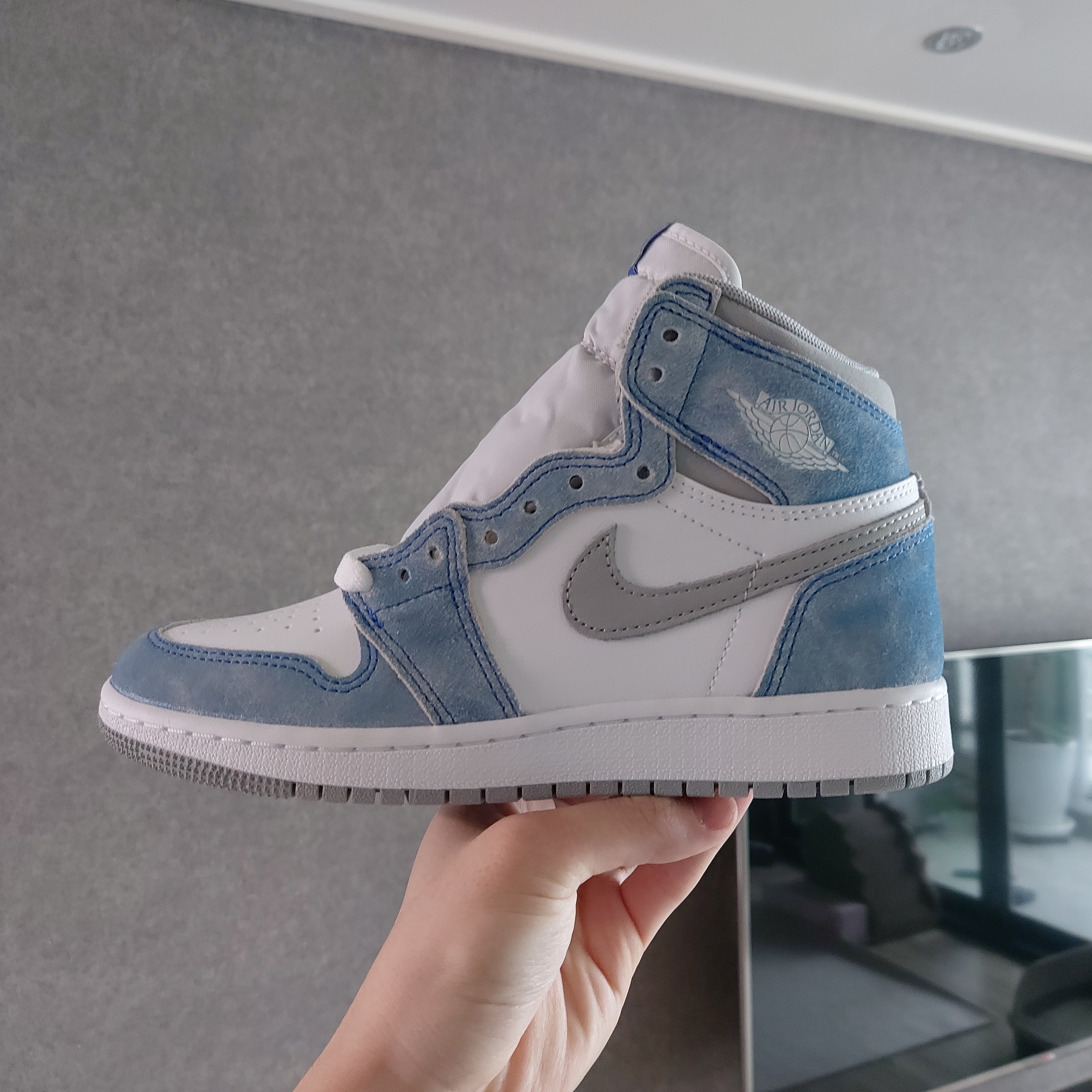 (GS) Jordan 1 Retro High OG Hyper Royal 착용 스타일 - 2