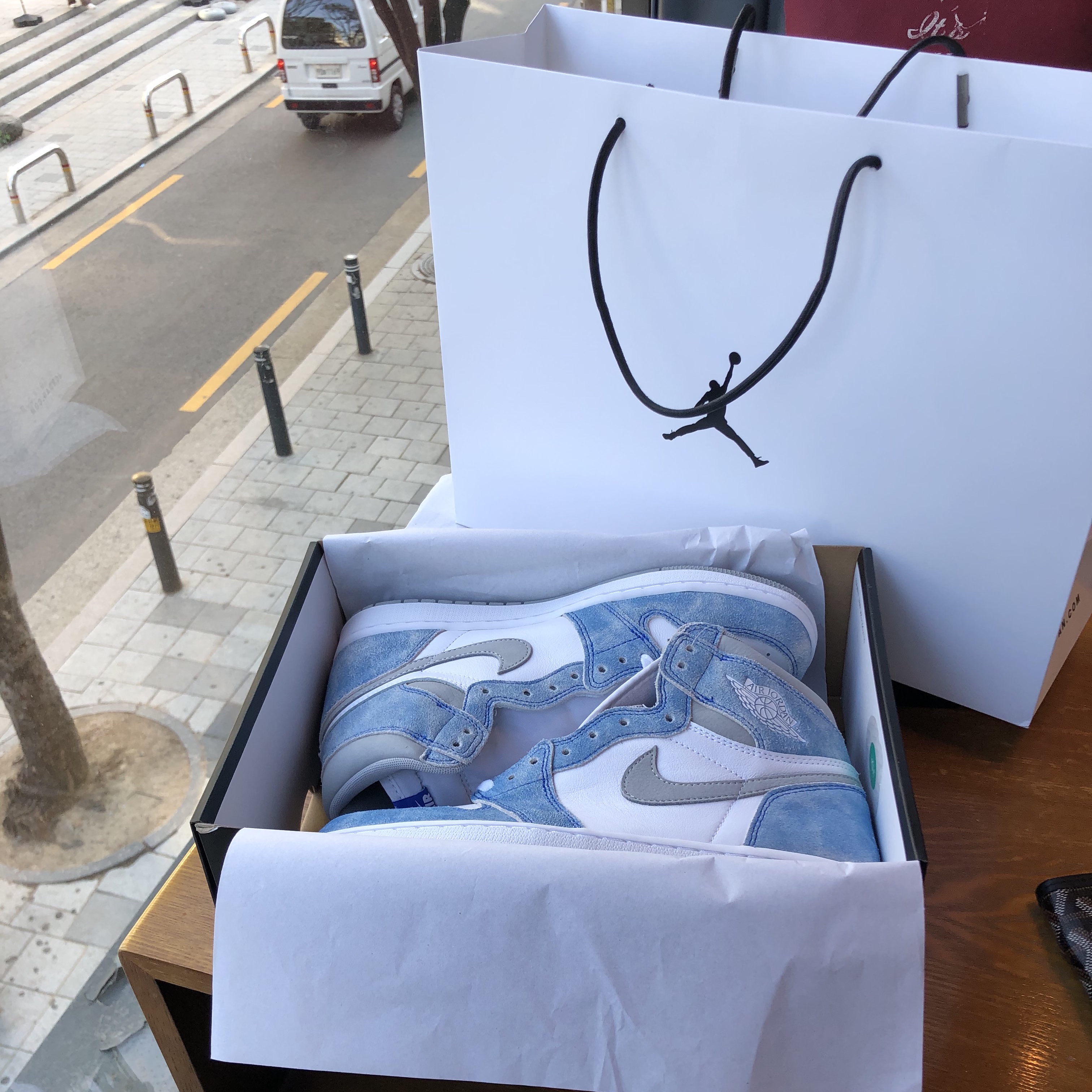 Jordan 1 Retro High OG Hyper Royal, (GS) Jordan 1 Retro High OG Hyper Royal 착용 스타일 - 1