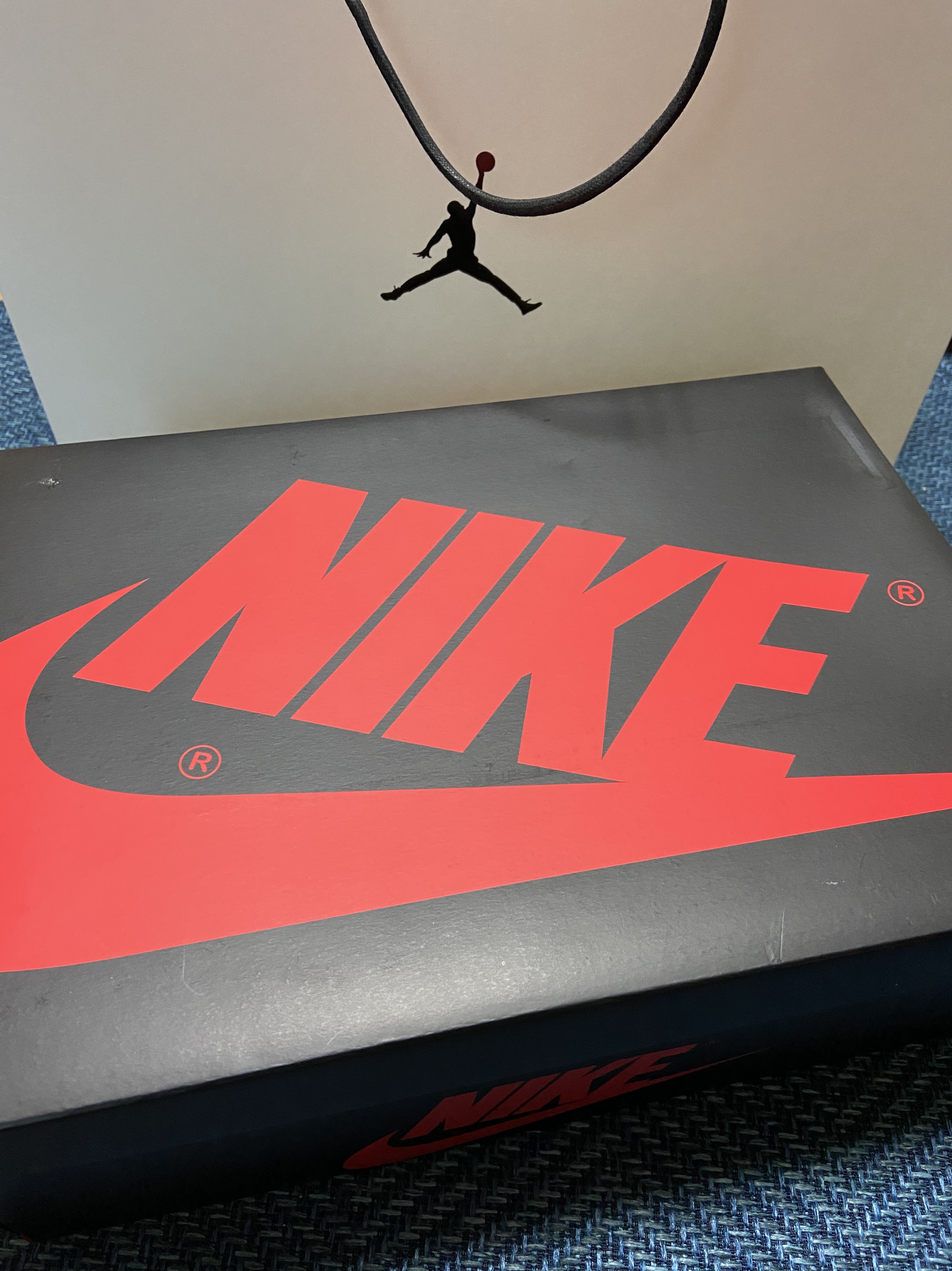Jordan 1 Retro High OG Hyper Royal 착용 스타일 - 1
