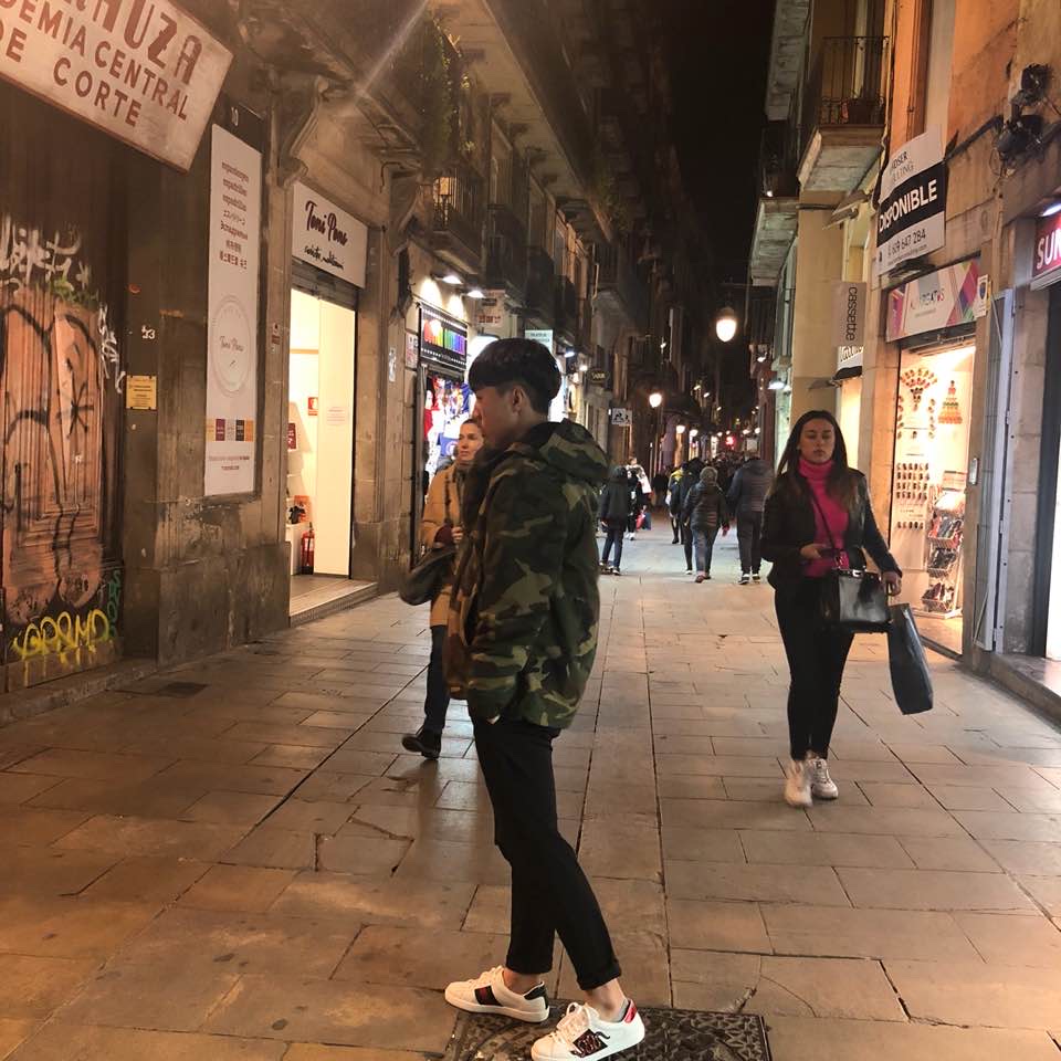 Gucci Ace Snake Embroidered Sneakers 착용 스타일