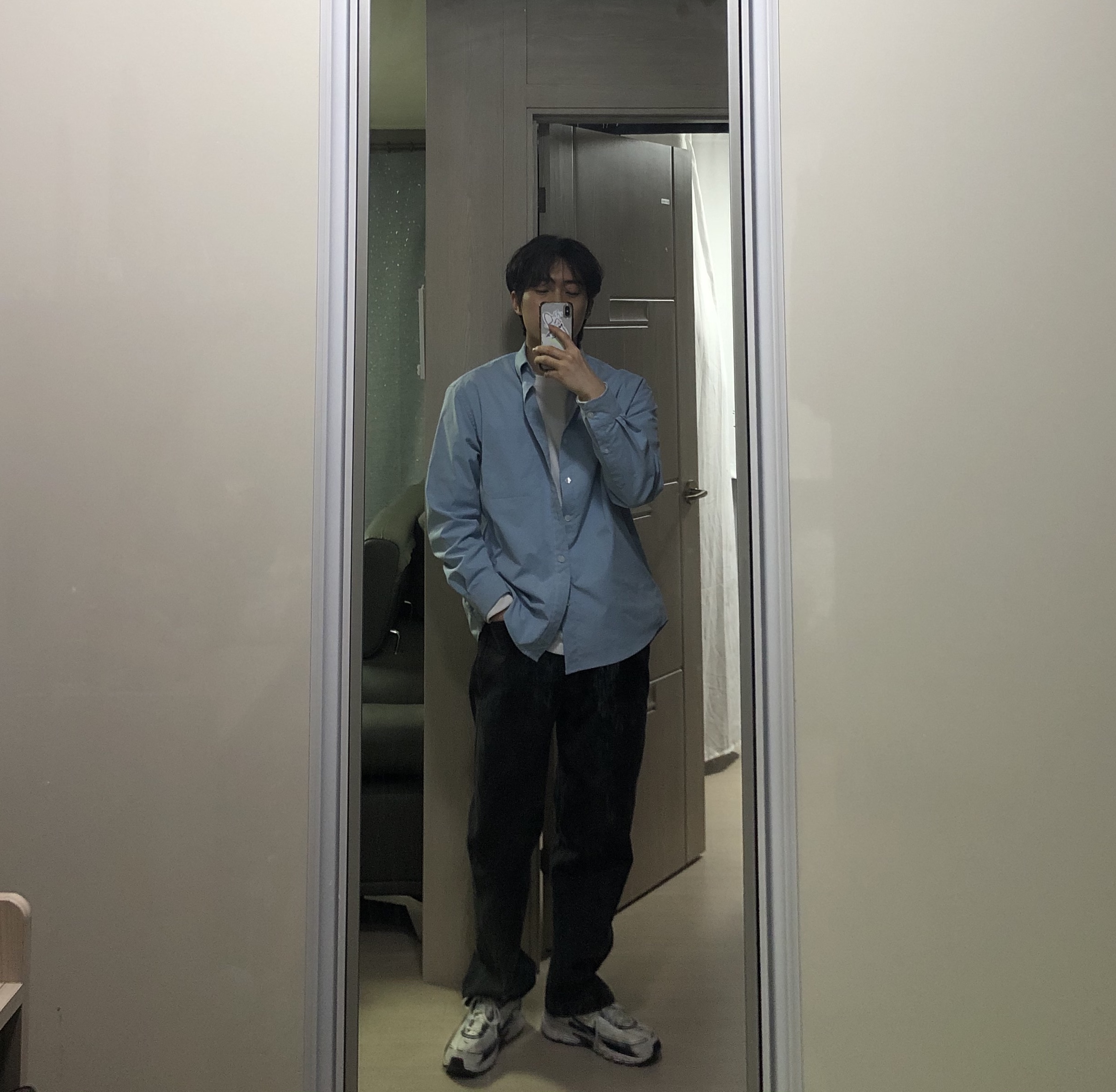 Nike Initiator White Obsidian Metallic Cool Grey 착용 스타일