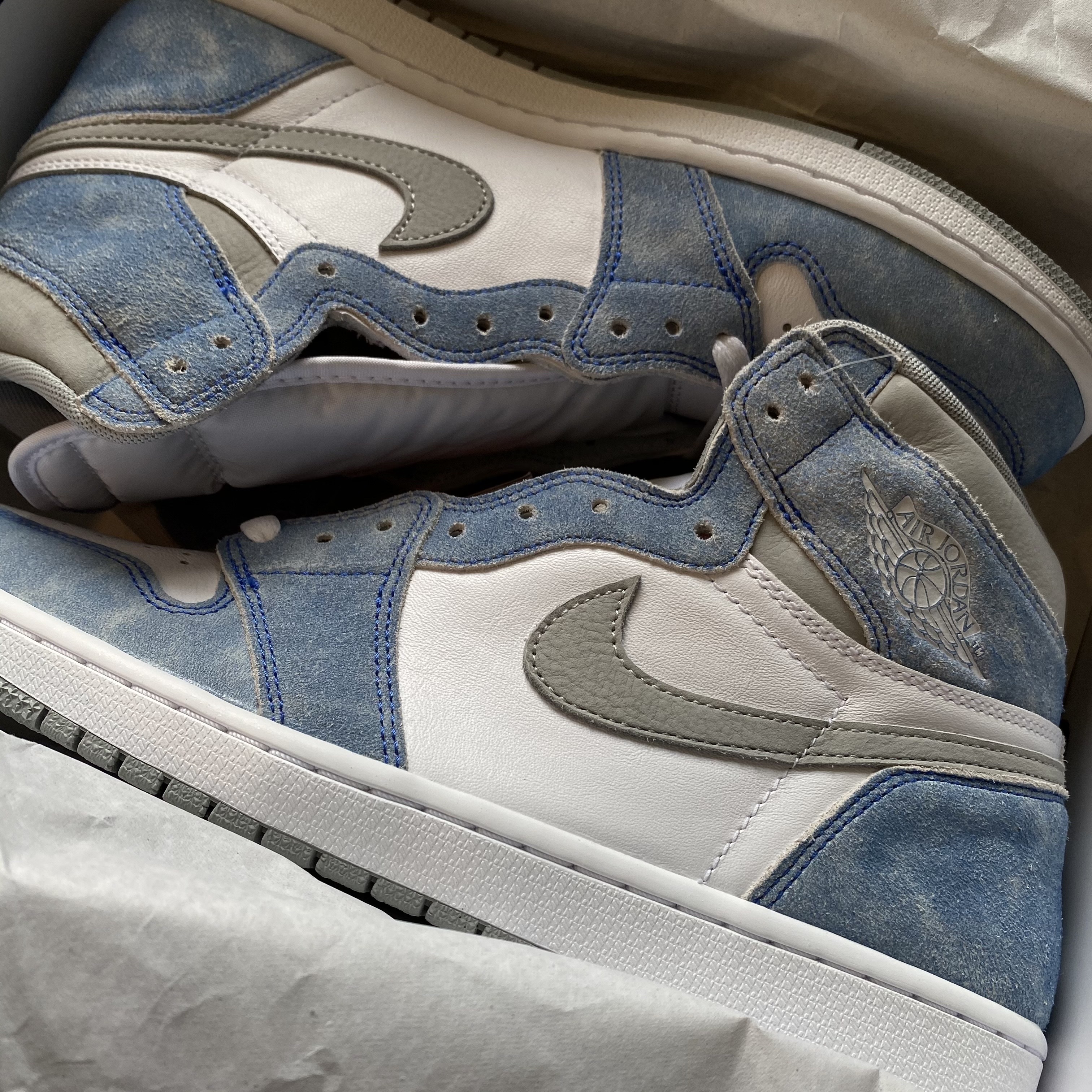 Jordan 1 Retro High OG Hyper Royal 착용 스타일