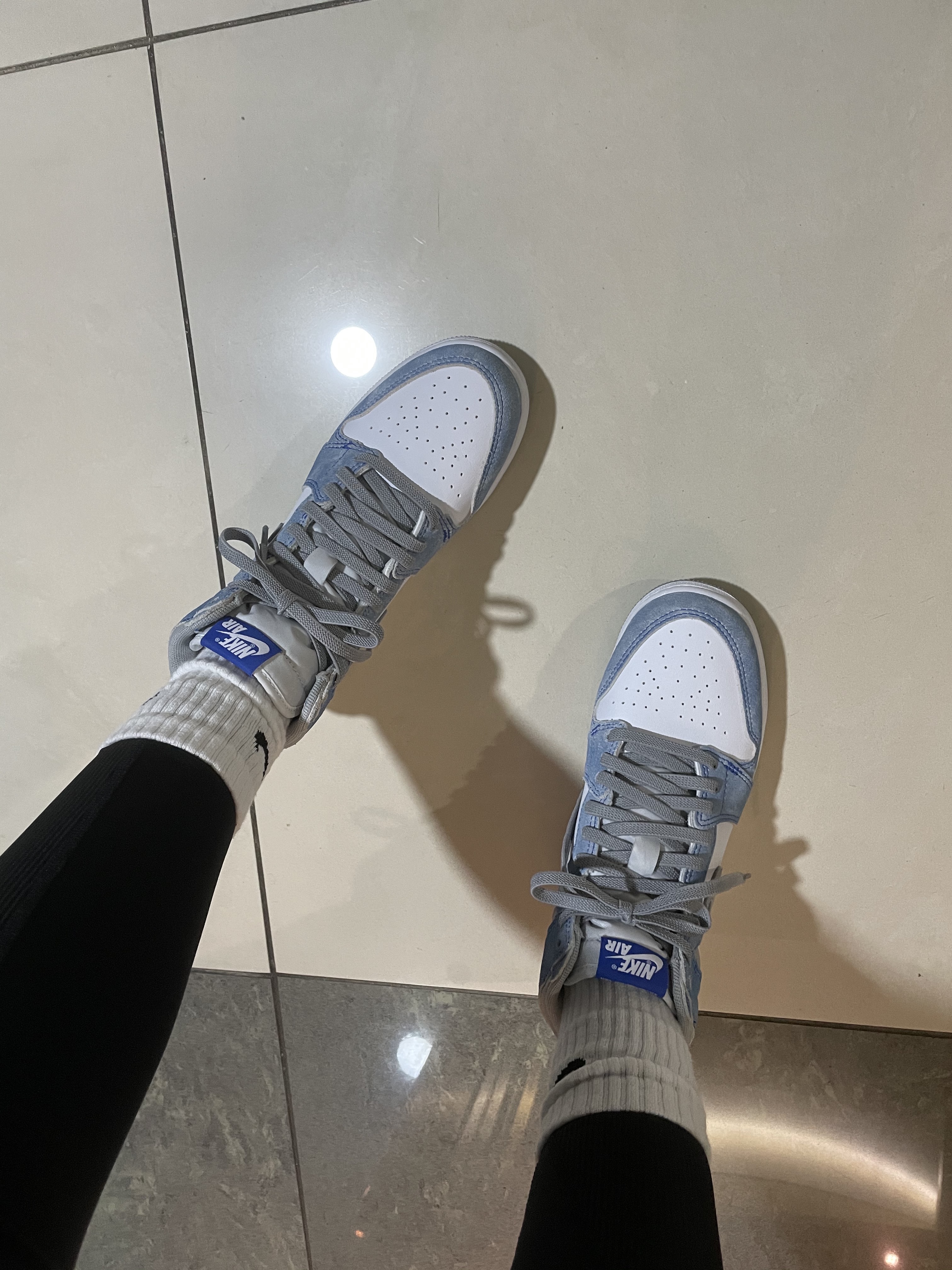 (GS) Jordan 1 Retro High OG Hyper Royal, Essentials 3D Silicon Applique Boxy T-Shirt Oatmeal/Oatmeal Heather/Light Heather Oatmeal 2020 착용 스타일 - 2