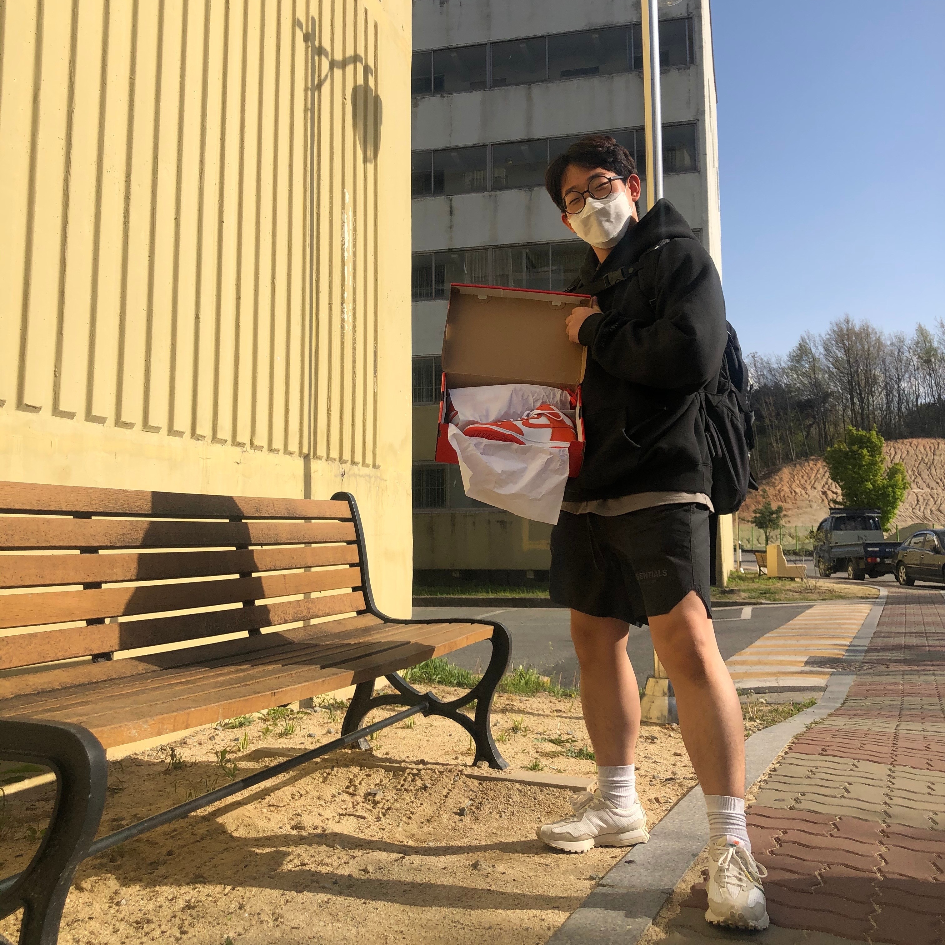 New Balance x Casablanca 327 Idealist Off White Green, Essentials 3D Silicon Applique Pullover Hoodie Dark Slate/Black 2020 착용 스타일