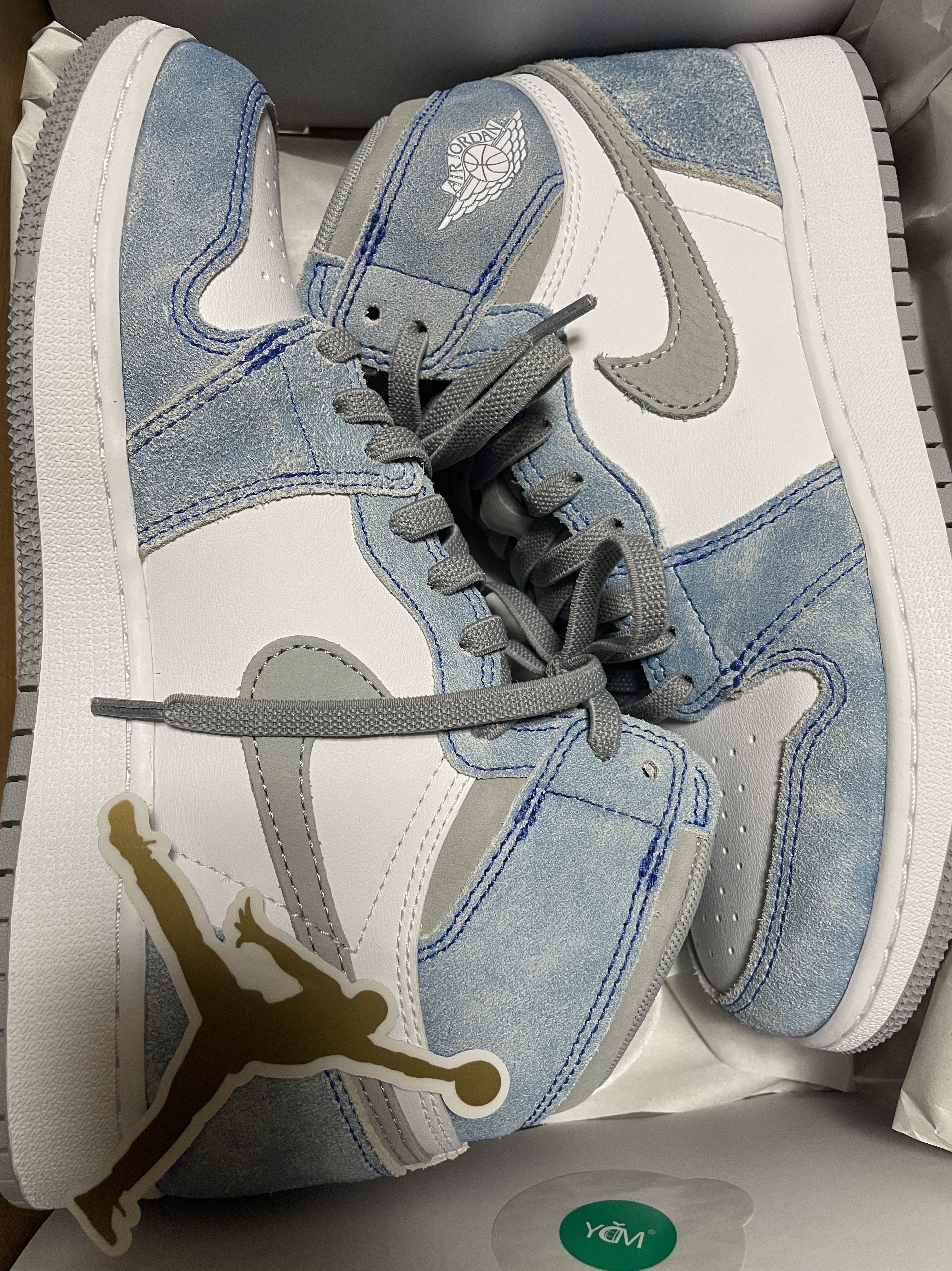 (GS) Jordan 1 Retro High OG Hyper Royal, Essentials 3D Silicon Applique Boxy T-Shirt Oatmeal/Oatmeal Heather/Light Heather Oatmeal 2020 착용 스타일 - 3