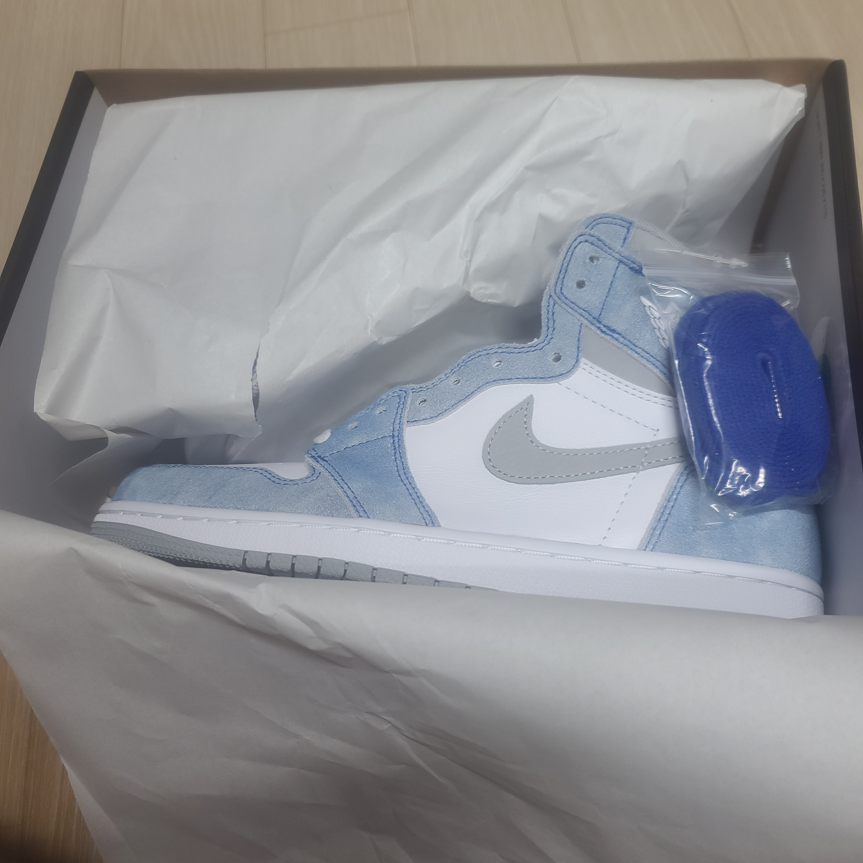 Jordan 1 Retro High OG Hyper Royal 착용 스타일 - 1