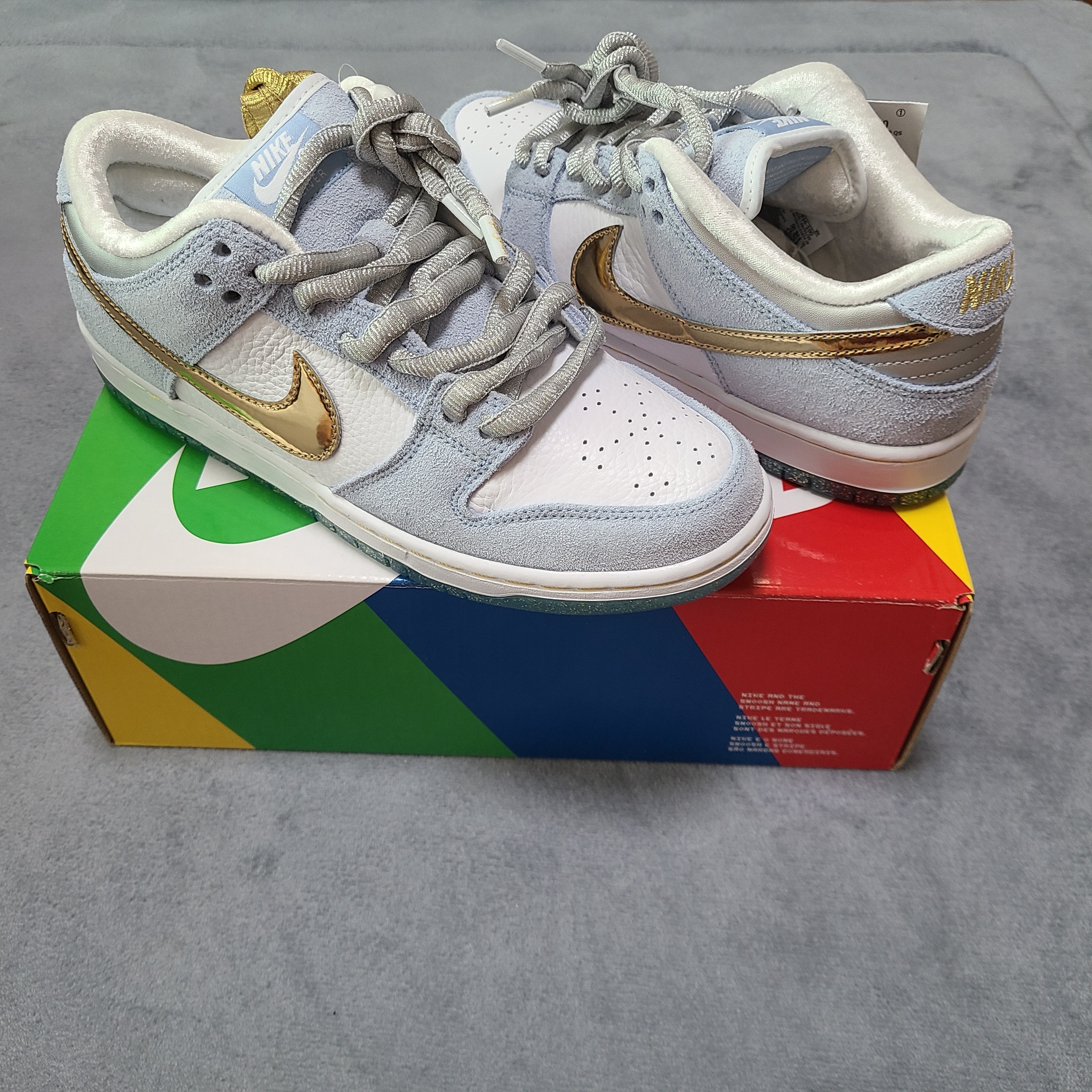 Nike x Sean Cliver SB Dunk Low Holiday Special 착용 스타일 - 3
