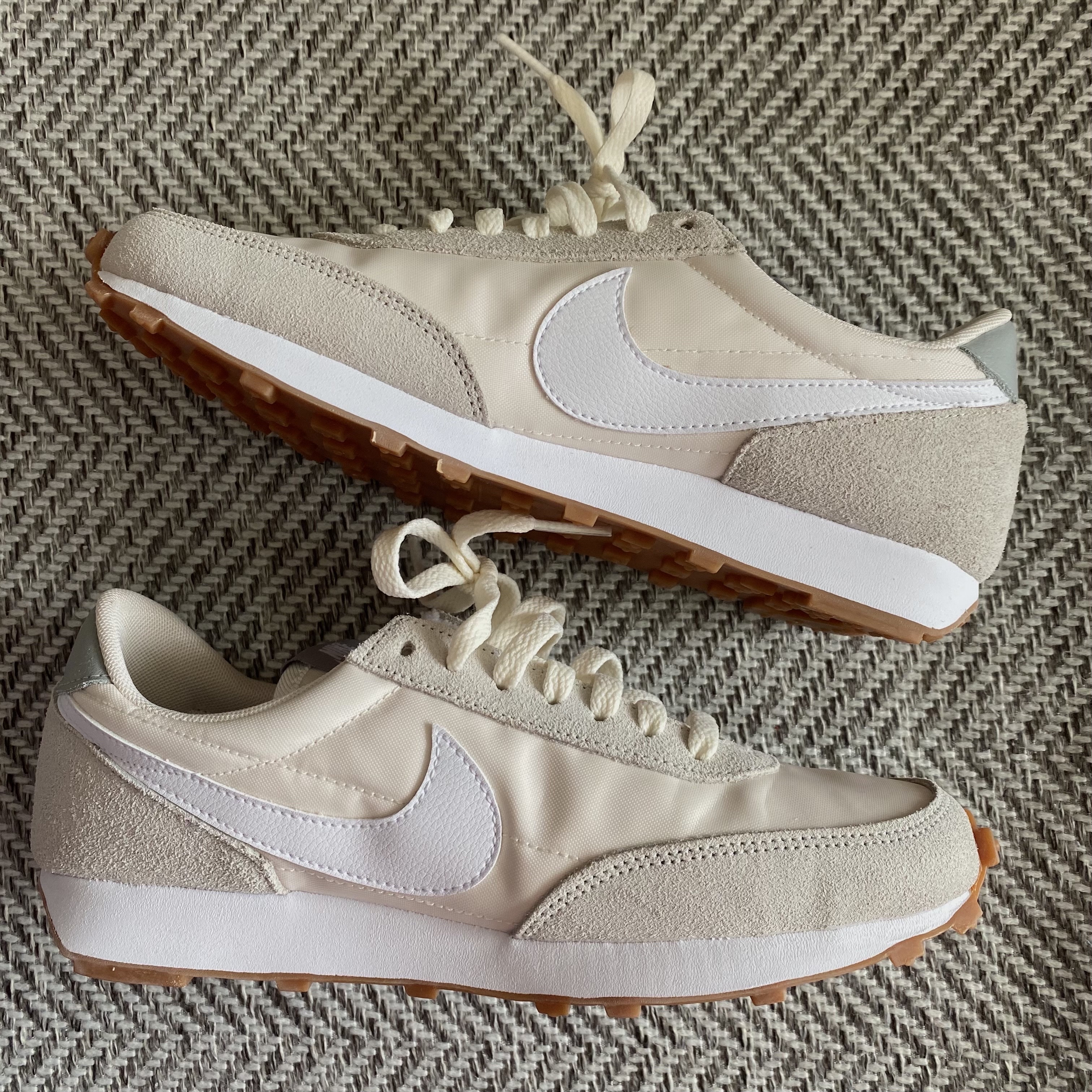 (W) Nike Daybreak Summit White 착용 스타일