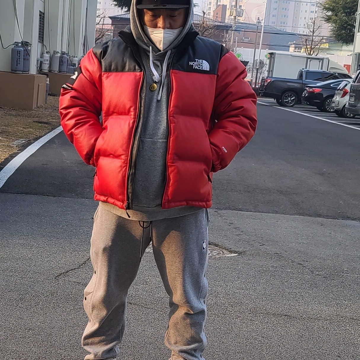 Supreme x The North Face Leather Nuptse Jacket Red - 17FW, Nike x Fear of God Air Fear of God Raid Light Bone 착용 스타일
