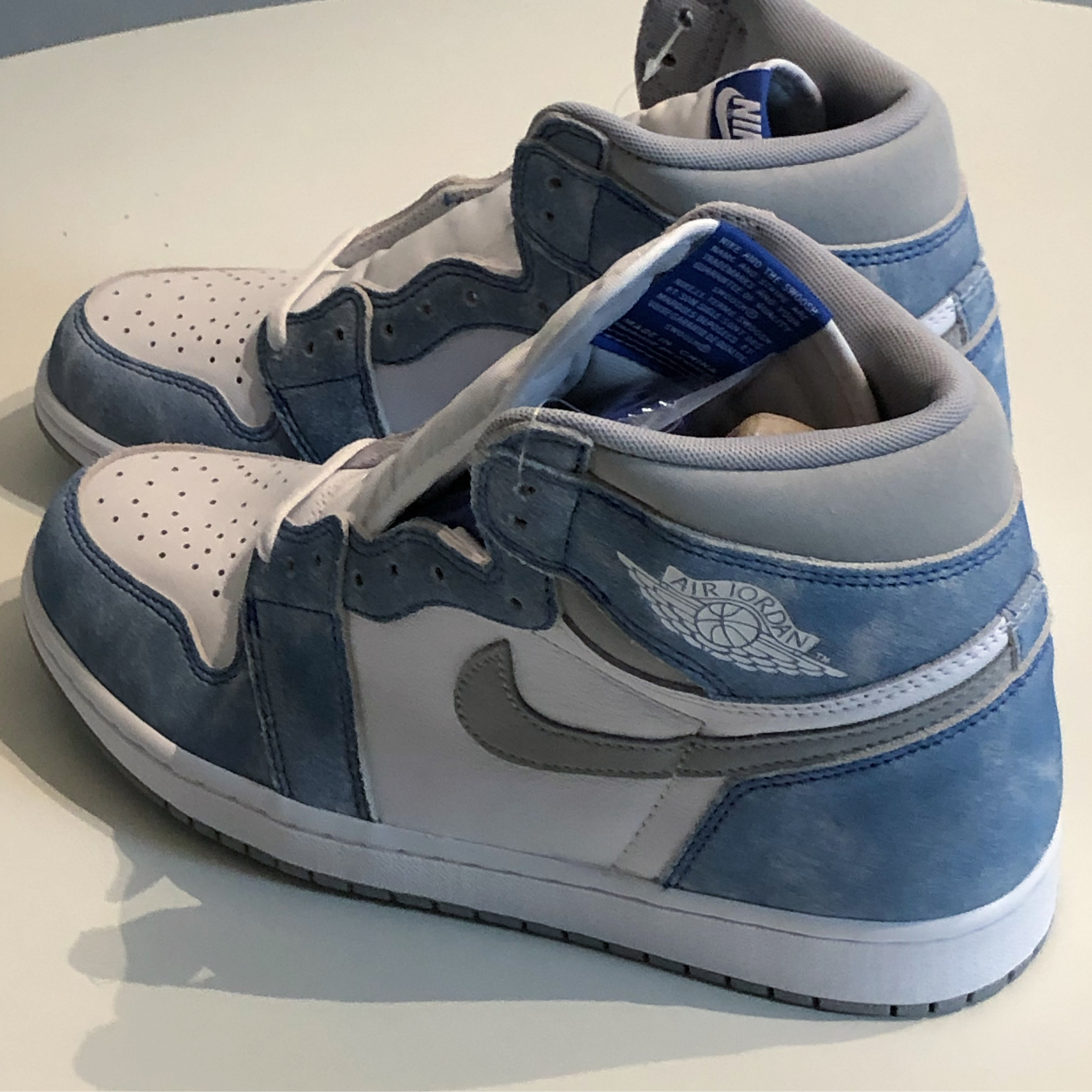 Jordan 1 Retro High OG Hyper Royal 착용 스타일