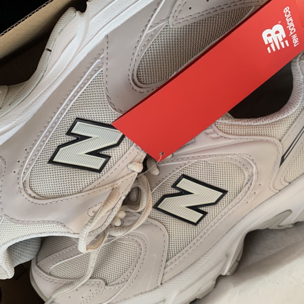 New Balance 530 Ivory 착용 스타일