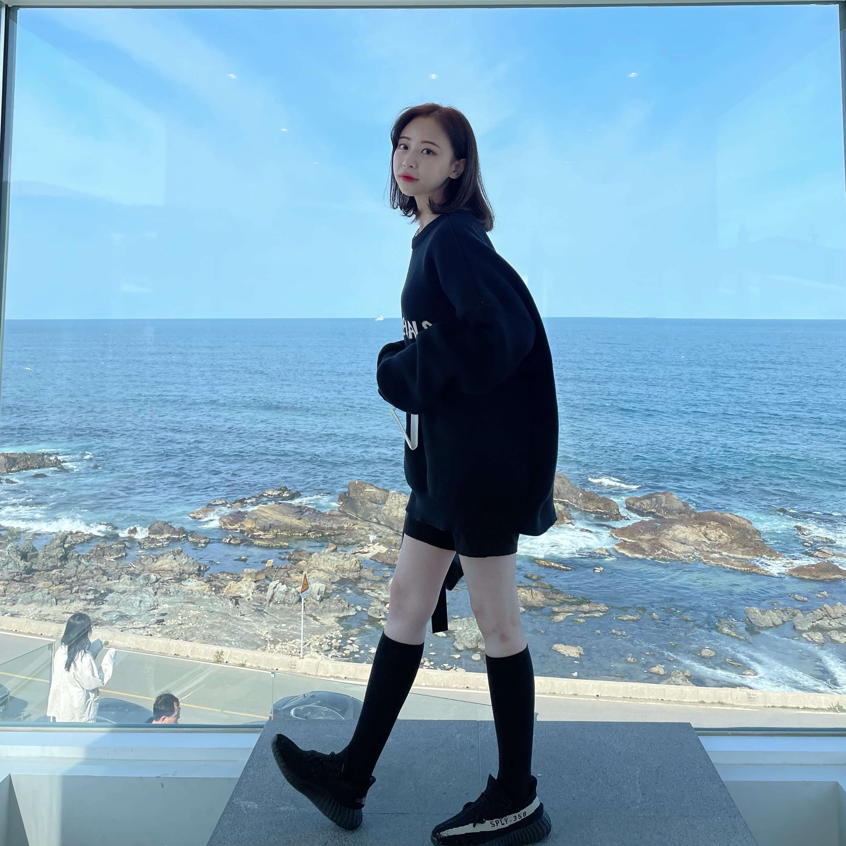 Essentials Knit Sweater Black 2020, Adidas Yeezy Boost 350 V2 Core Black White 2016 착용 스타일 - 1