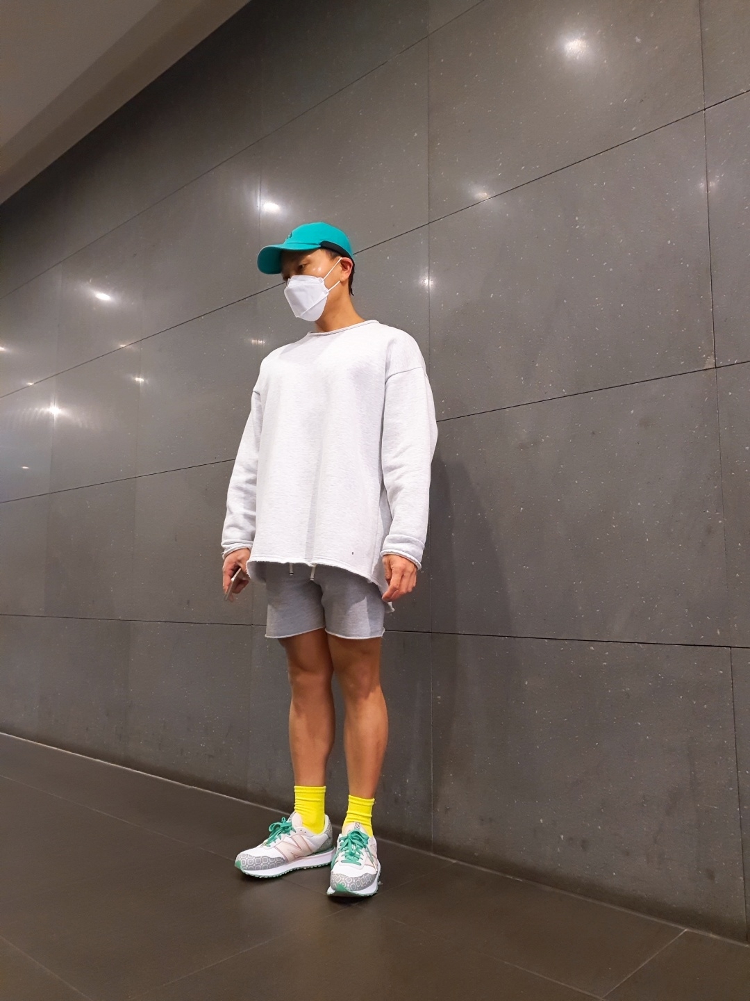 Nike ACG H86 Cap Royal, New Balance x Casablanca 237 Idealist Monogram White Green 착용 스타일 - 2