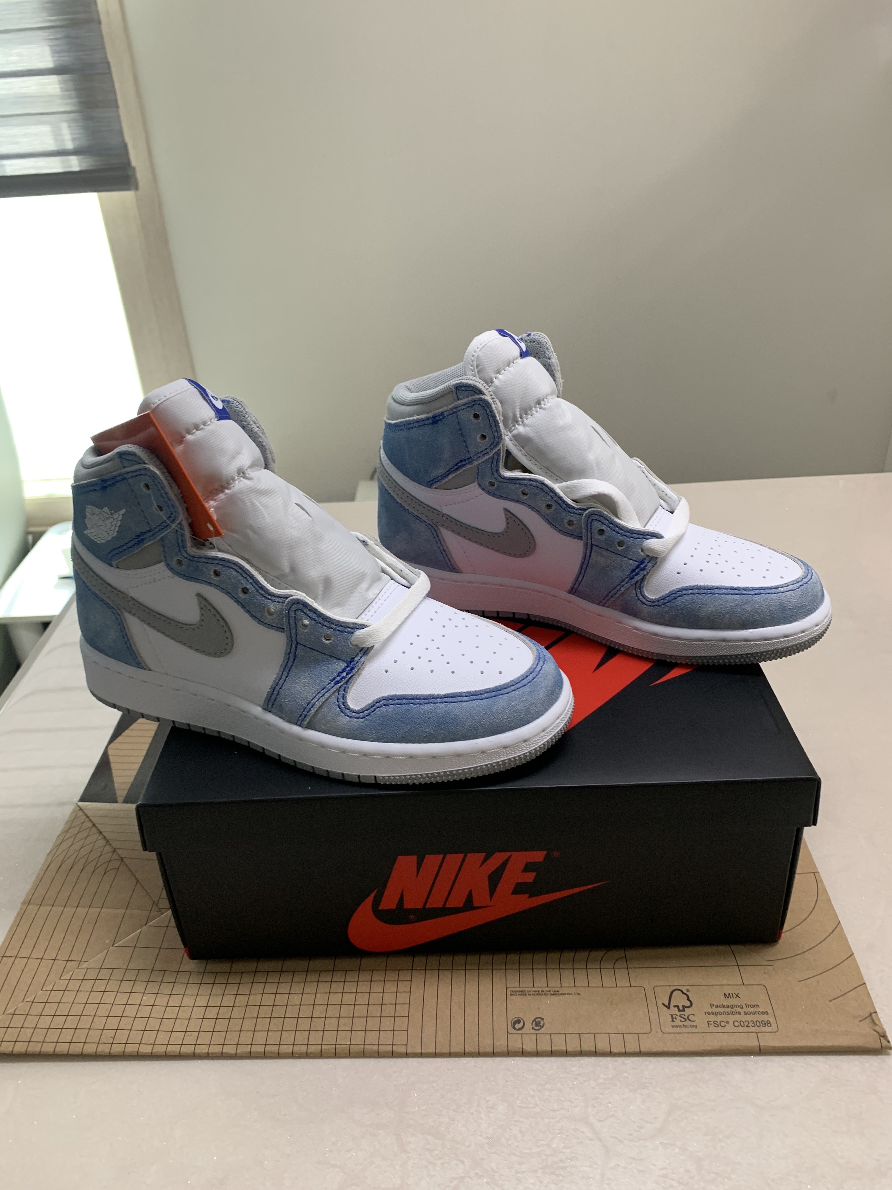 (GS) Jordan 1 Retro High OG Hyper Royal 착용 스타일 - 2