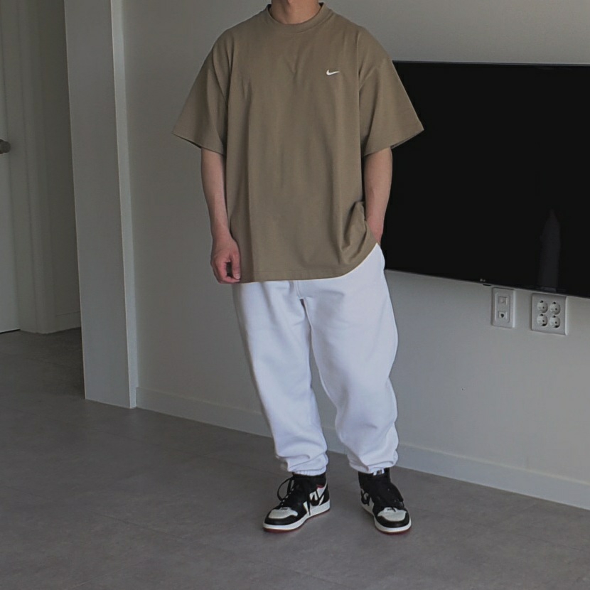 Nike NRG Solo Swoosh T-Shirt Khaki - US/EU, Jordan 1 Retro High Not for Resale Varsity Red 착용 스타일