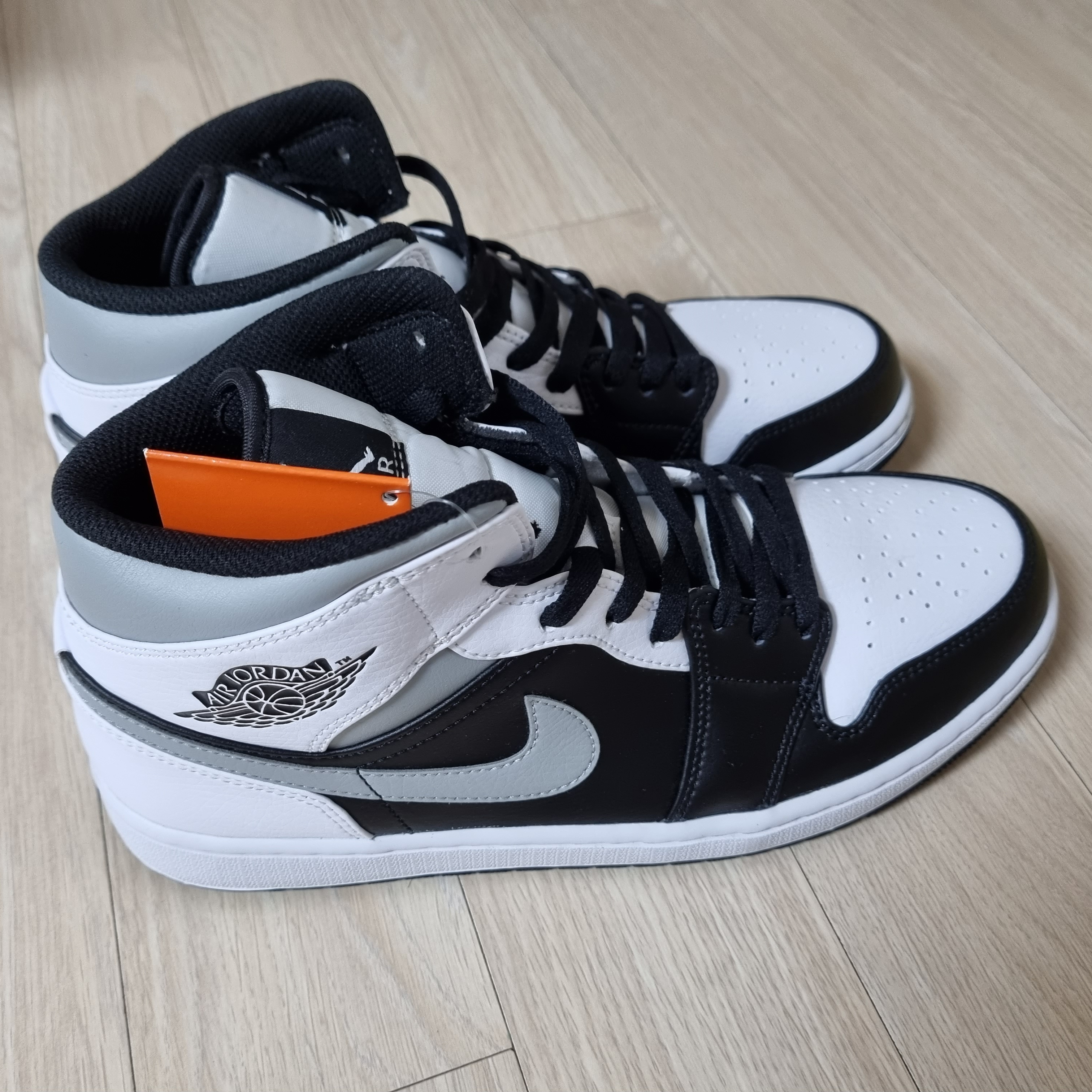 Jordan 1 Mid White Shadow 착용 스타일