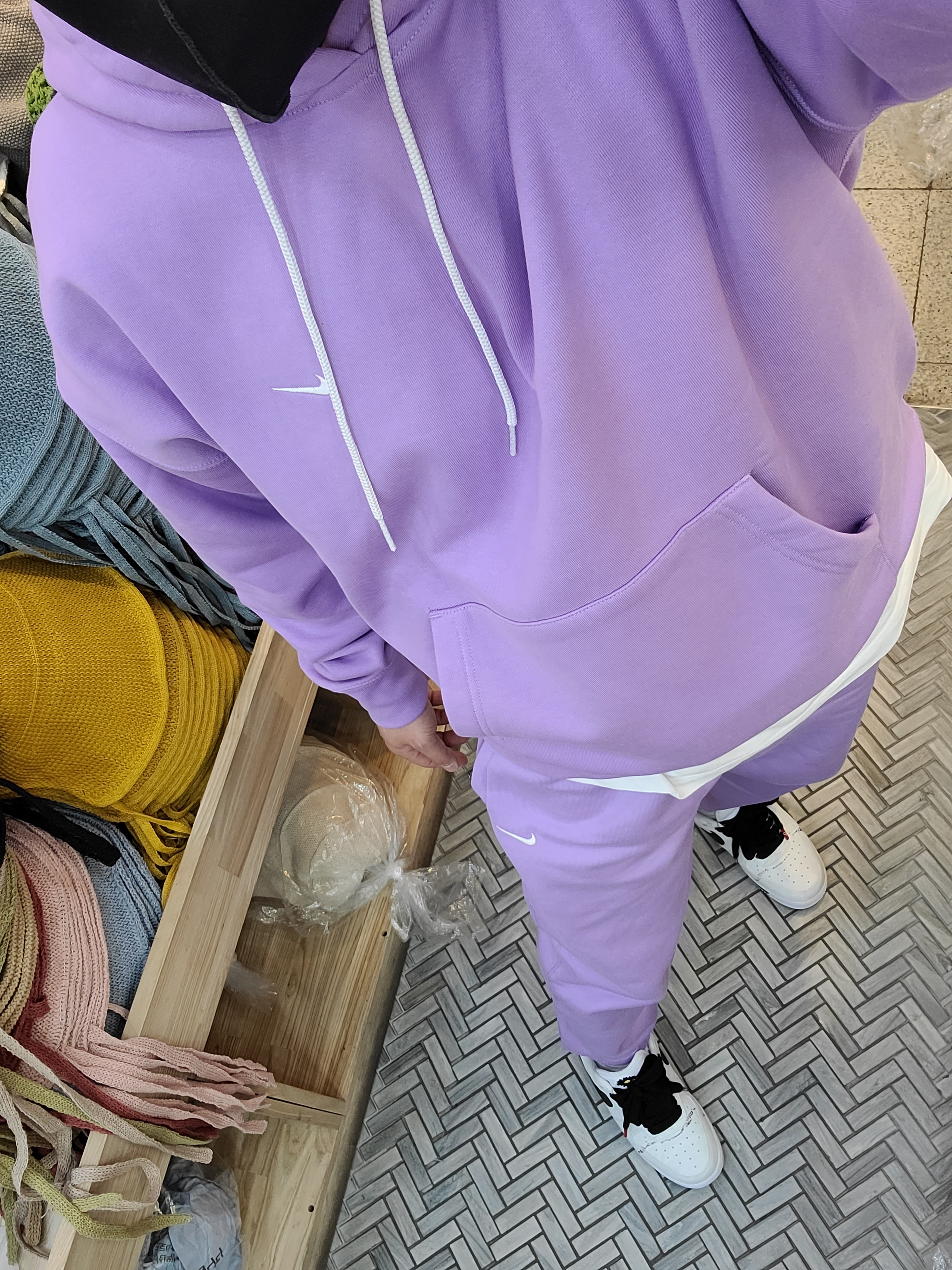 Nike x Peaceminusone Air Force 1 Low Para-Noise 2.0, Nike NRG Solo Swoosh Fleece Hoodie Urban Lilac - Asia 착용 스타일