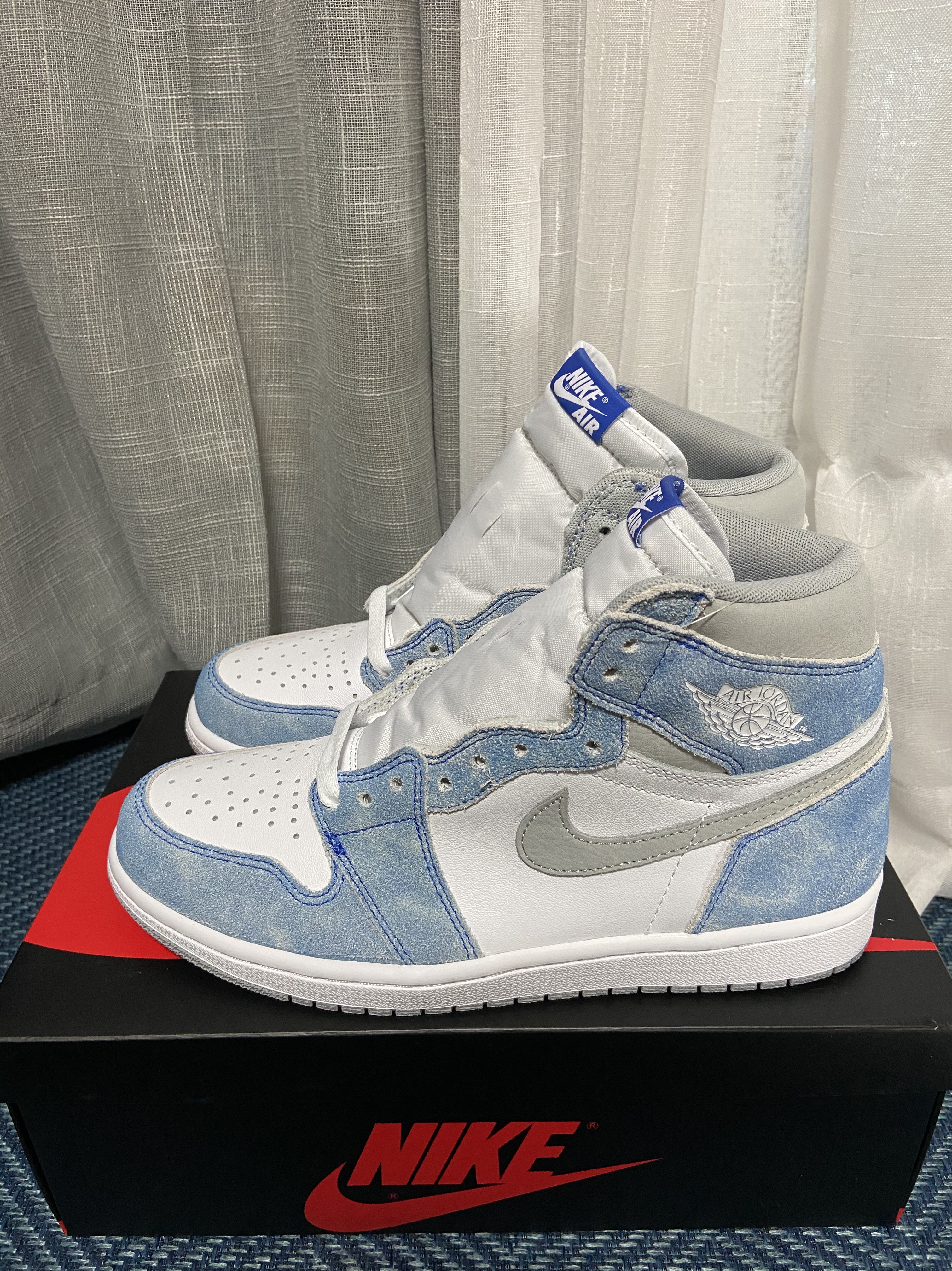 Jordan 1 Retro High OG Hyper Royal 착용 스타일 - 2