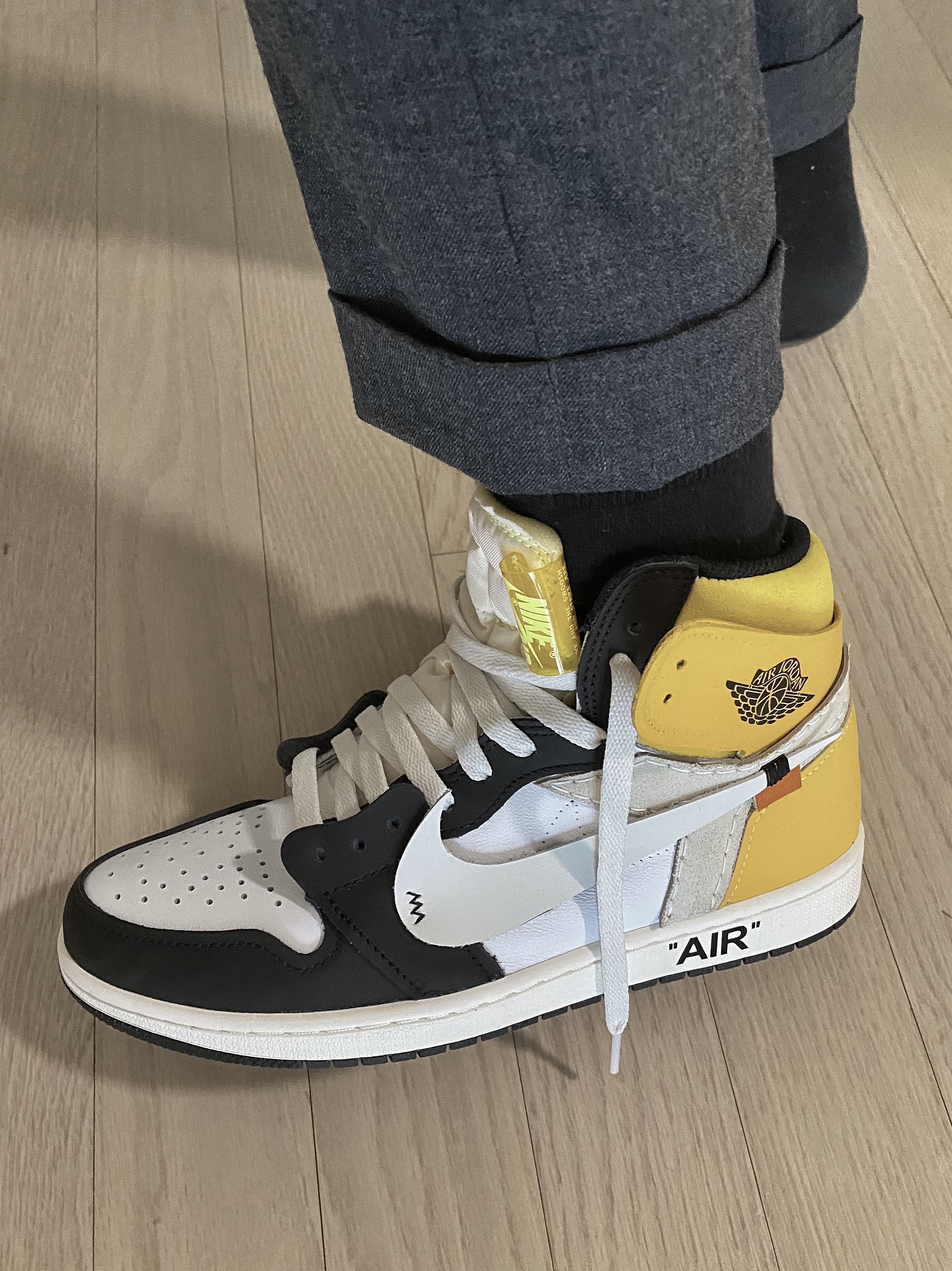 Jordan 1 Retro High OG Volt Gold 착용 스타일 - 2