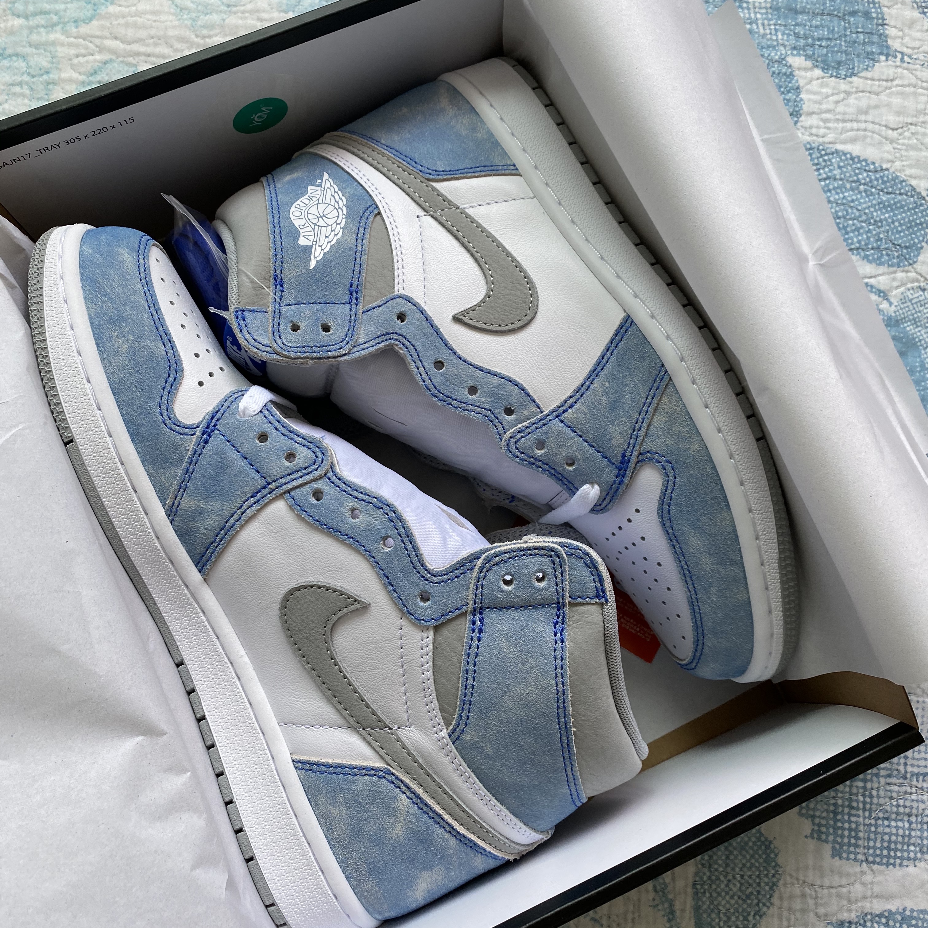 Jordan 1 Retro High OG Hyper Royal 착용 스타일