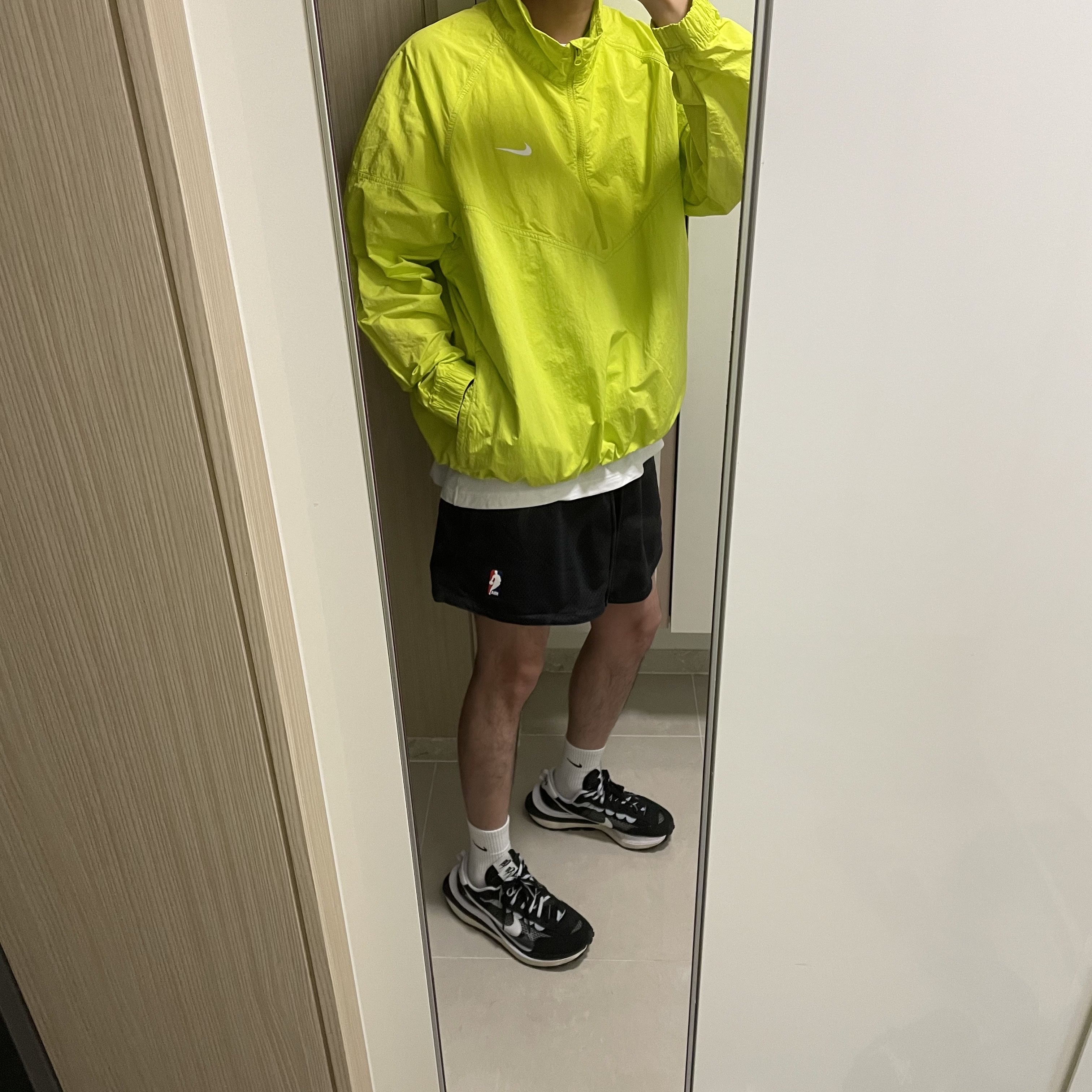 Nike x Stussy Windrunner Jacket Bright Cactus, Nike x Sacai VaporWaffle Black White 착용 스타일