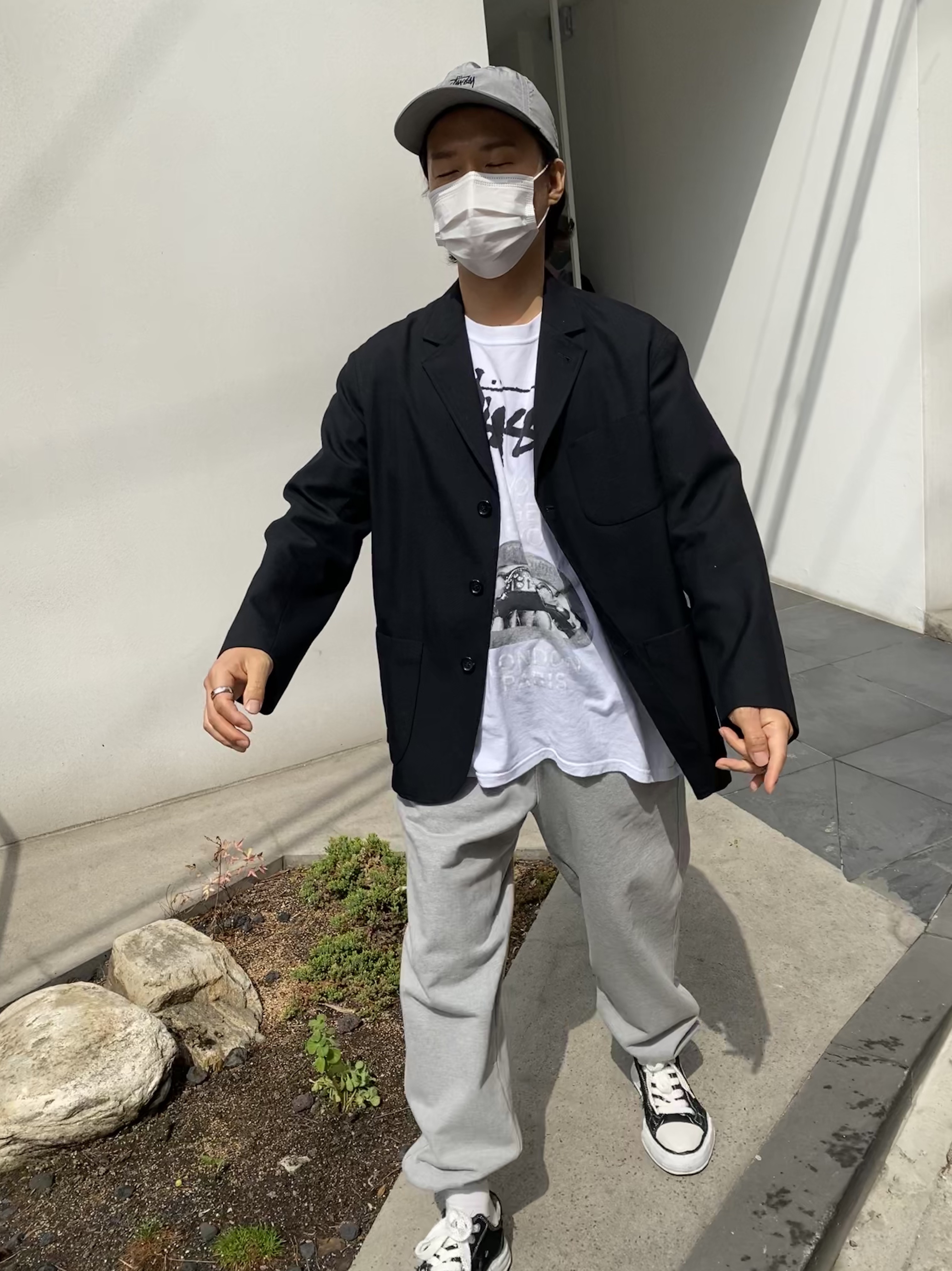 Stussy x Rick Owens 40 WT T-Shirt, Maison Mihara Yasuhiro Peterson OG Sole Canvas Low Sneakers Black 착용 스타일 - 1