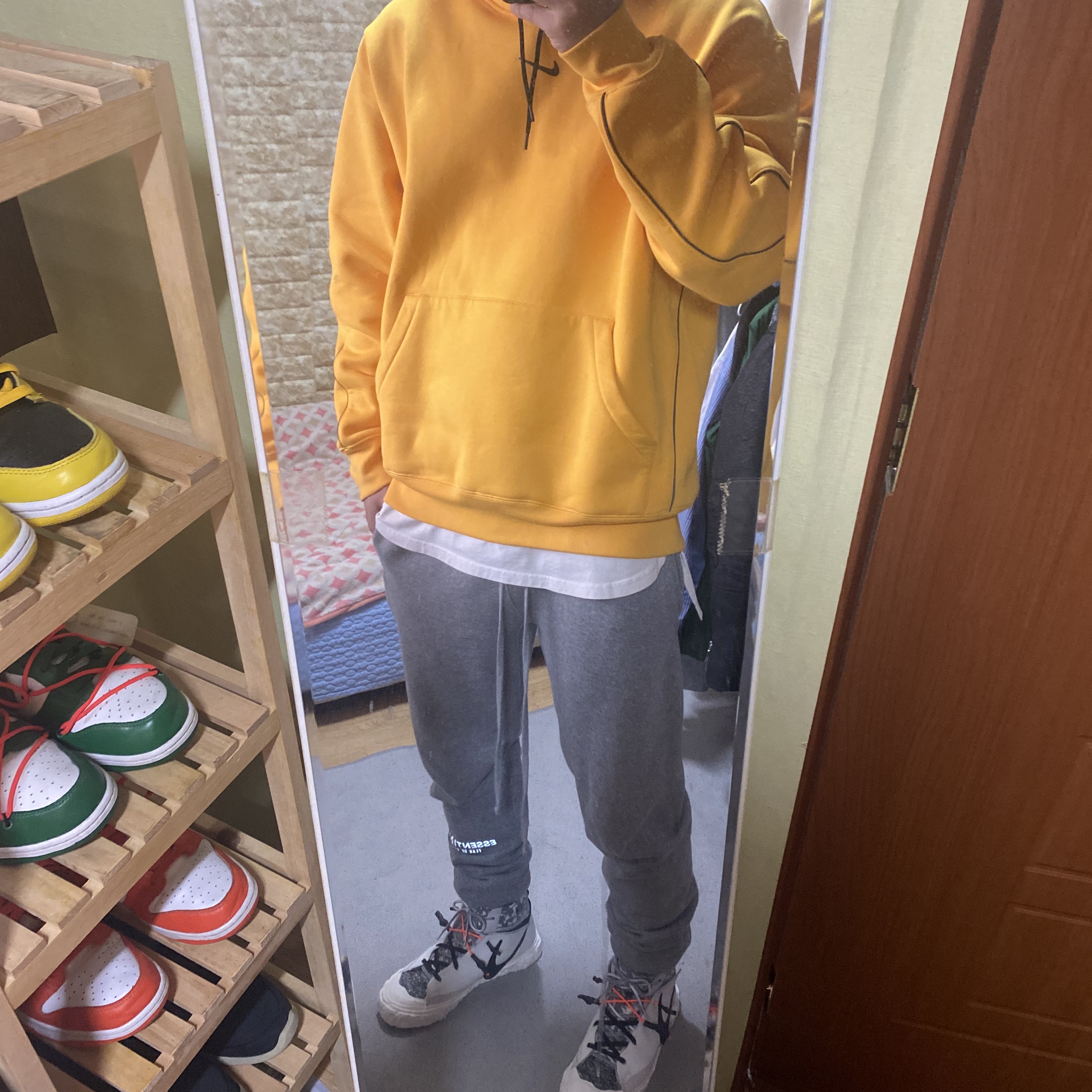 Nike x Drake Nocta Essential Hoodie University Gold - US/EU, Essentials Sweatpants Heather Oatmeal - 20FW 착용 스타일